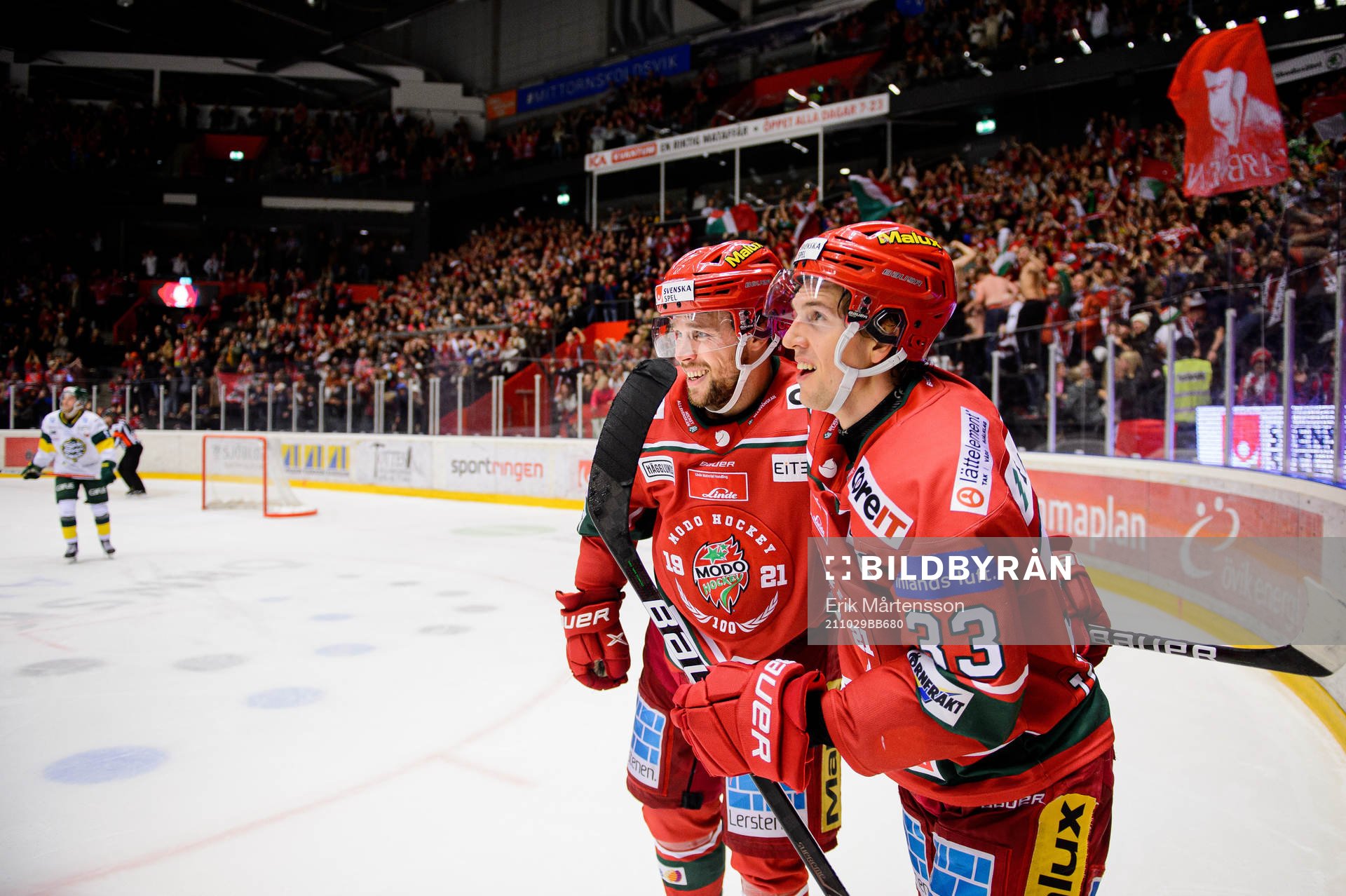 Modos Markus Modigs och Max Tjernström jublar