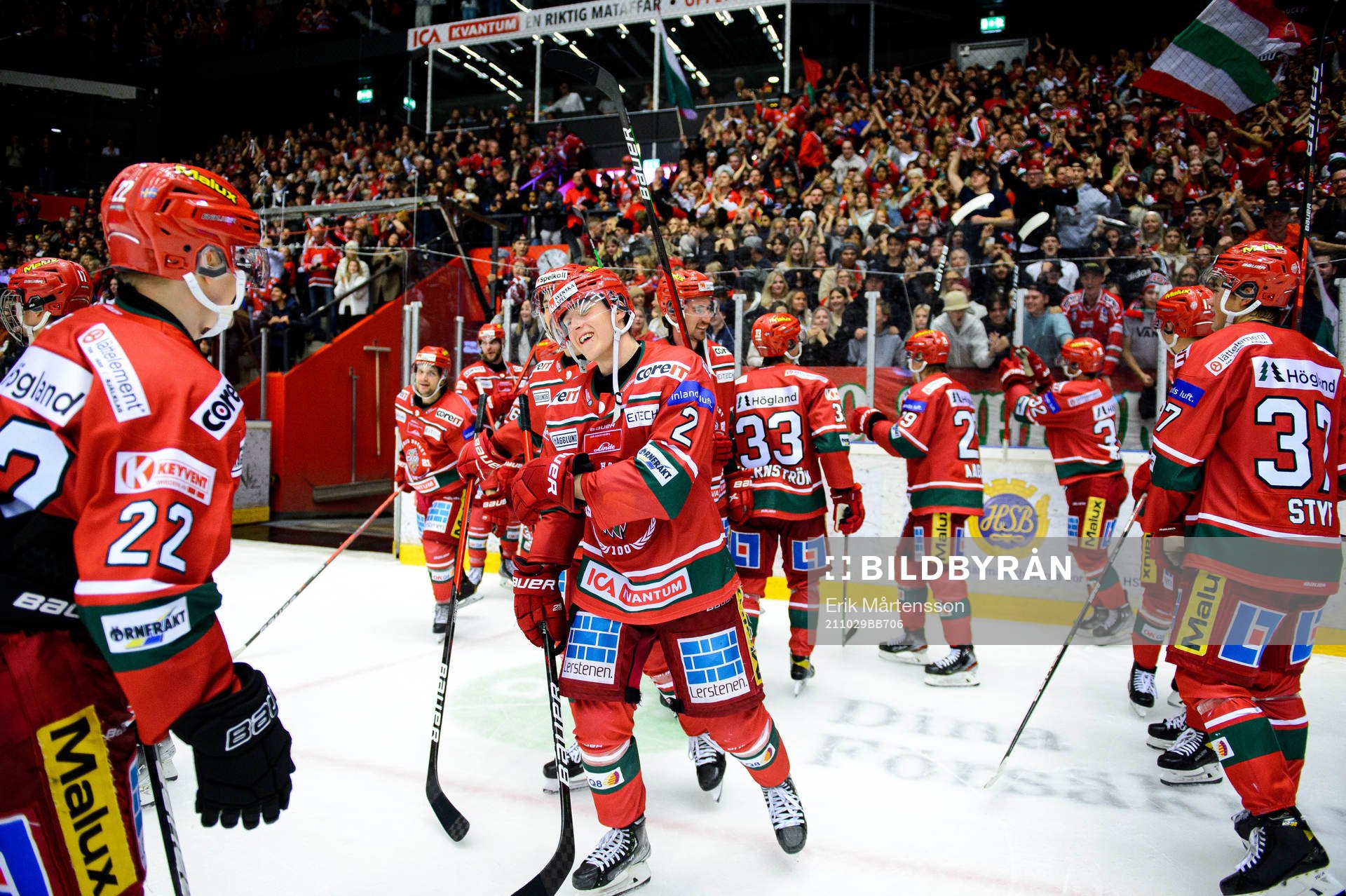 Modos spelare och supportrar jublar