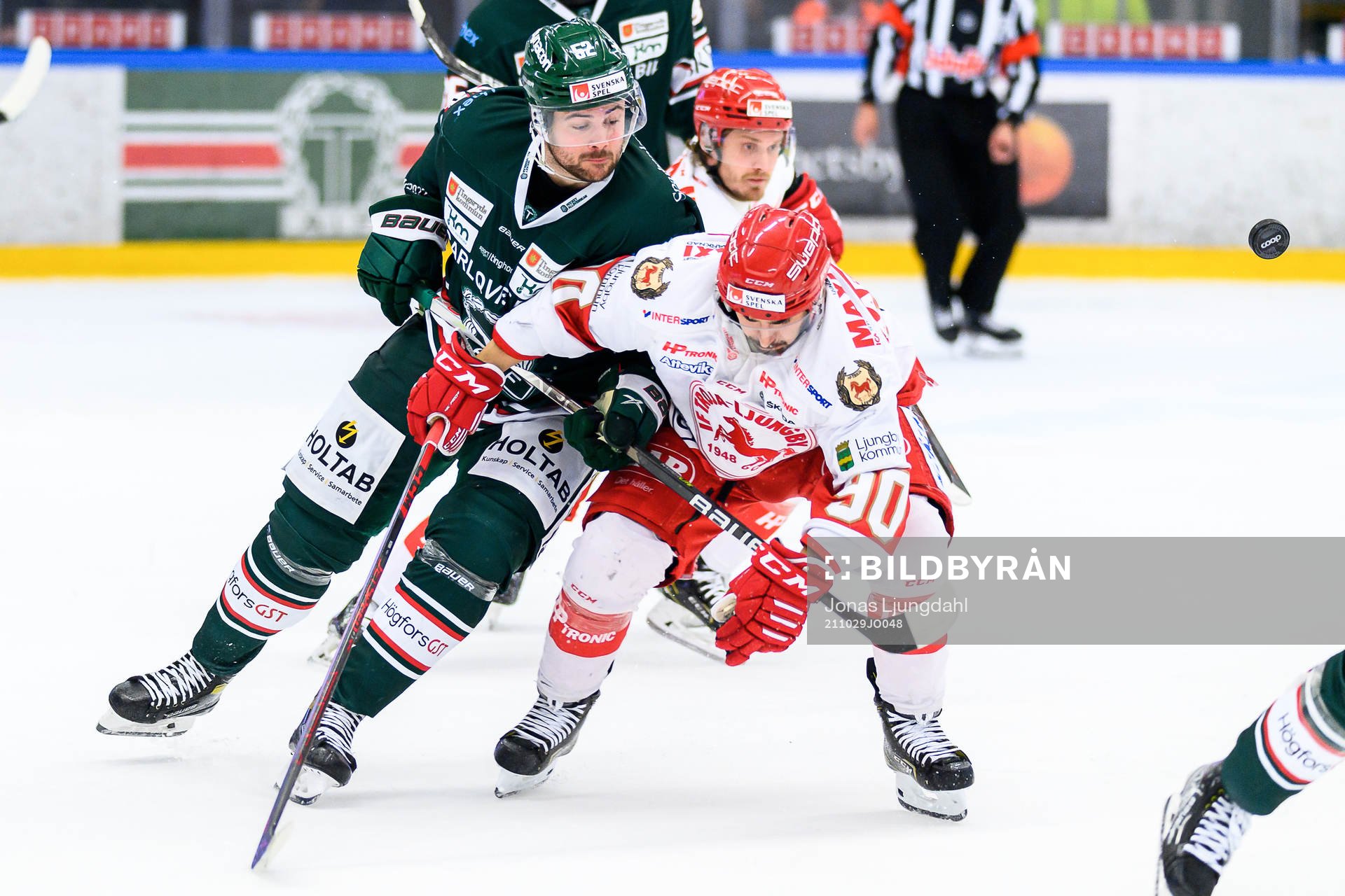 Tingsryds Simon Åkerström och Troja-Ljungbys  Kevin