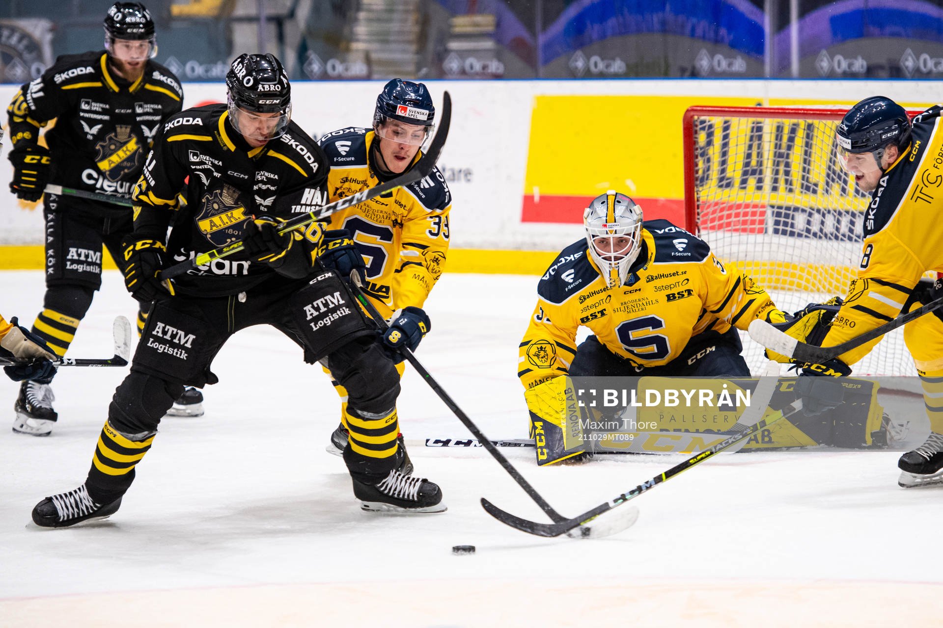 Södertäljes målvakt Nikita Tolopilo och Felix Olsson mot