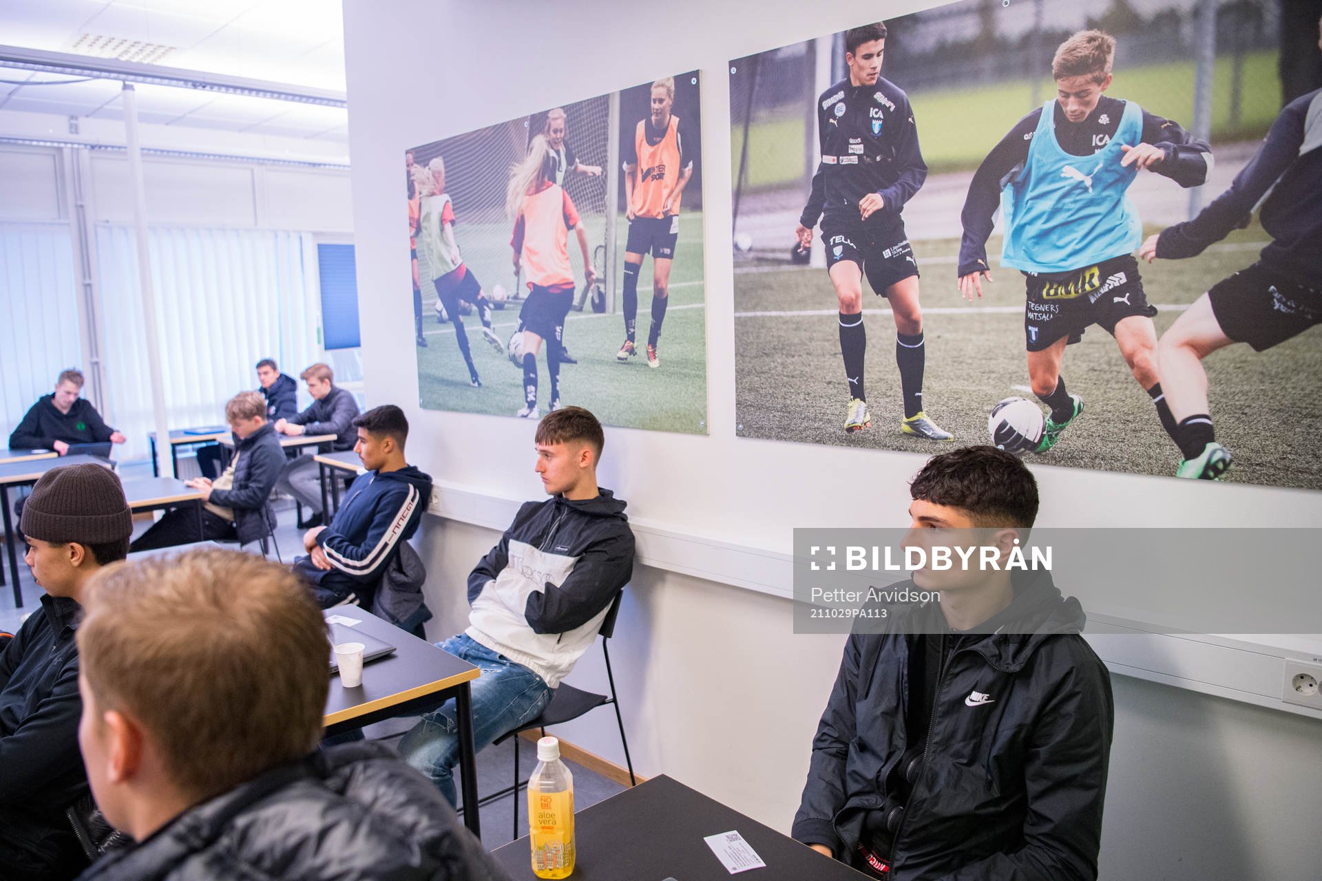 Josef Al-Imam och Adrian Neziri går andra året på Malmö Idrottsgymnasium och är spelare i Malmö FFs P19 lag som spelar i UEFA Youth League den 29 oktober 2021 i Malmö.