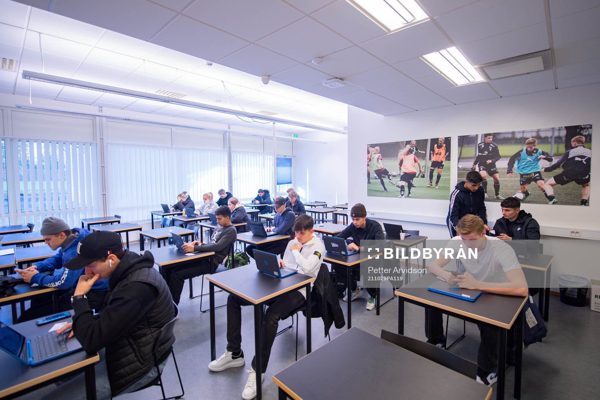 Malmö Idrottsgymnasium och spelare i Malmö FFs P19 lag som spelar i UEFA Youth League den 29 oktober 2021 i Malmö. 