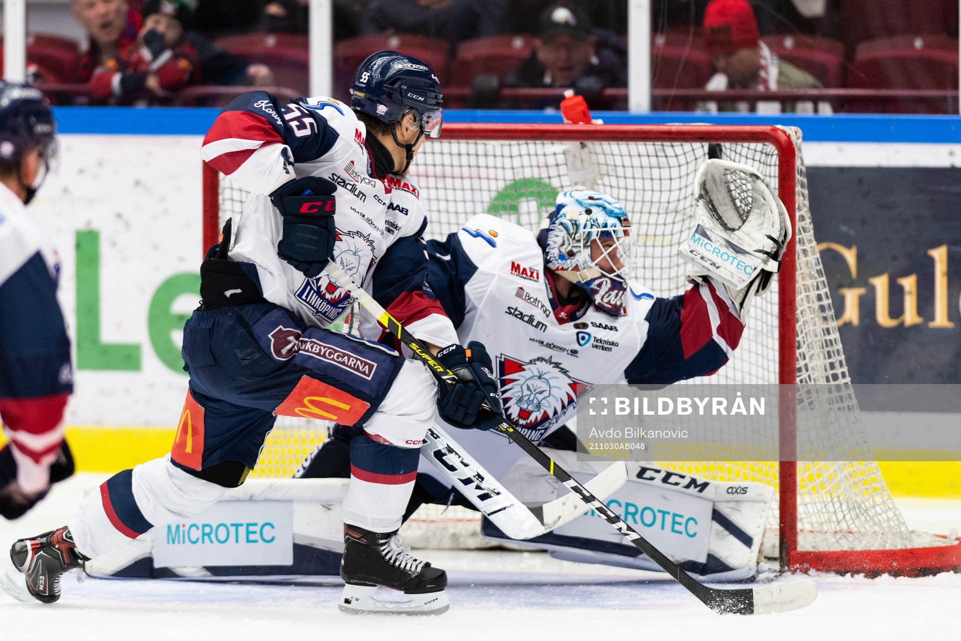 Malmö Redhawks Carl Söderberg (ej på bild) gör mål