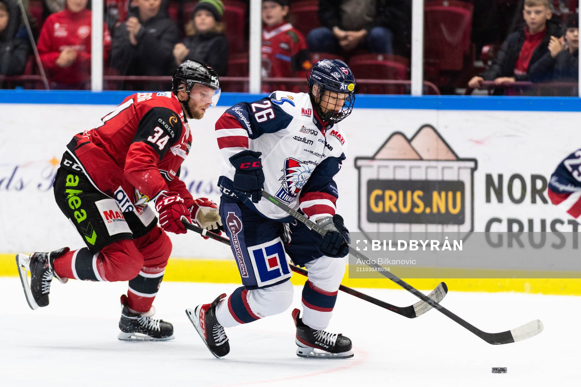 Linköpings Fabian Wagner  jagas av Malmö Redhawks Carl
