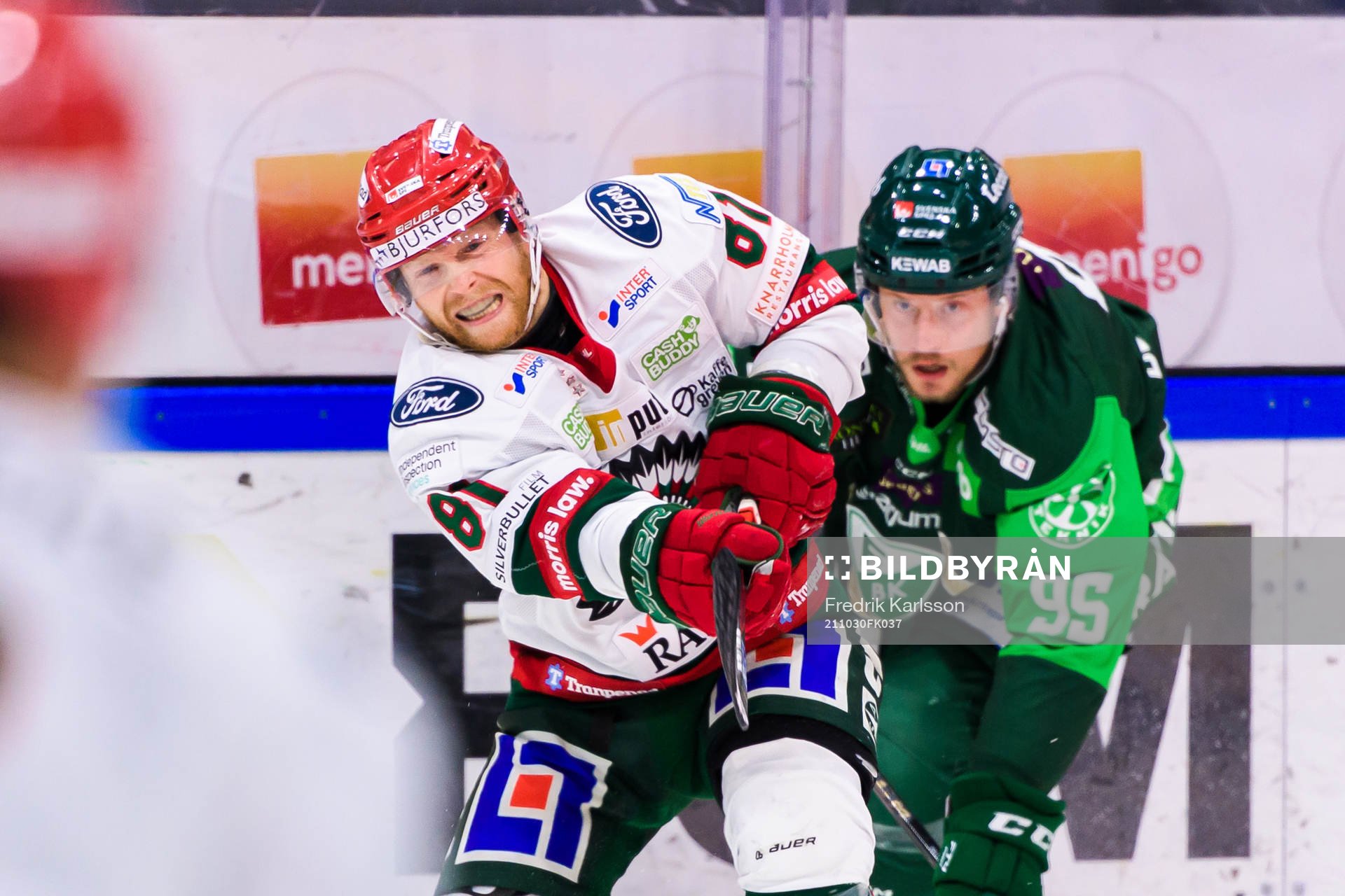 Frölundas Ryan Lasch och Färjestads Jacob de la Rose