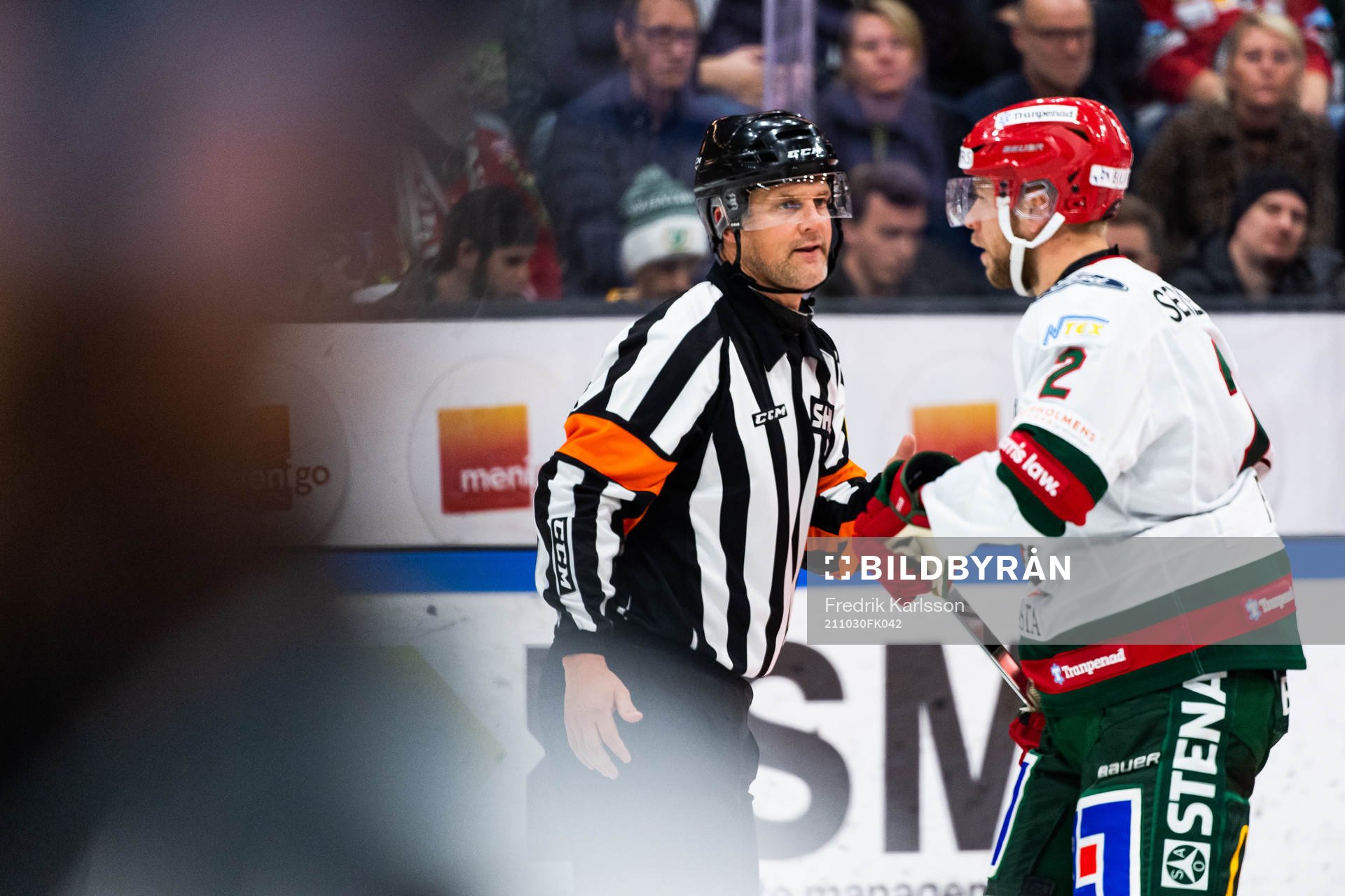 Domare Mikael Nord och Frölundas Christian Folin