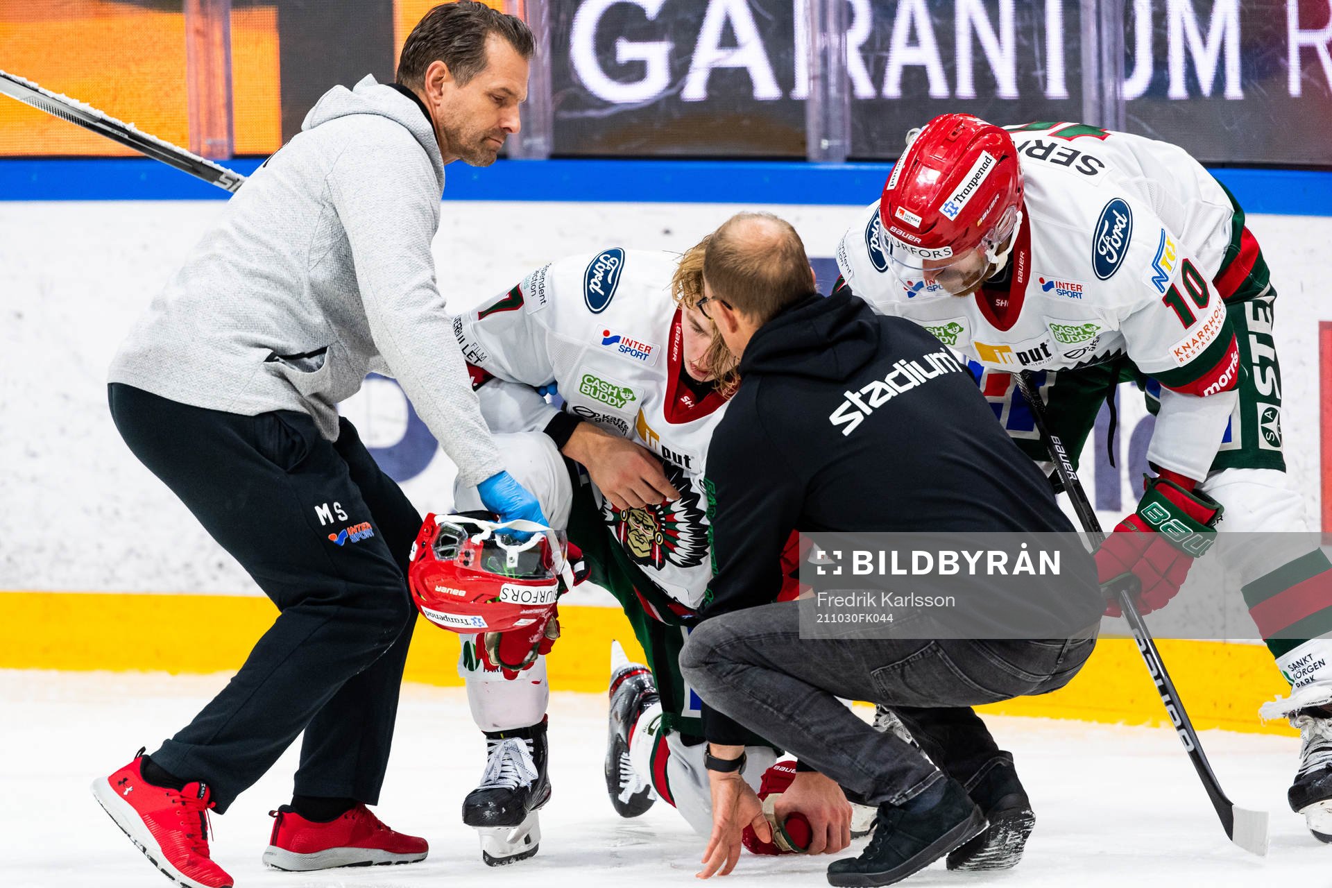 Frölundas Simon Edvinsson ses om
