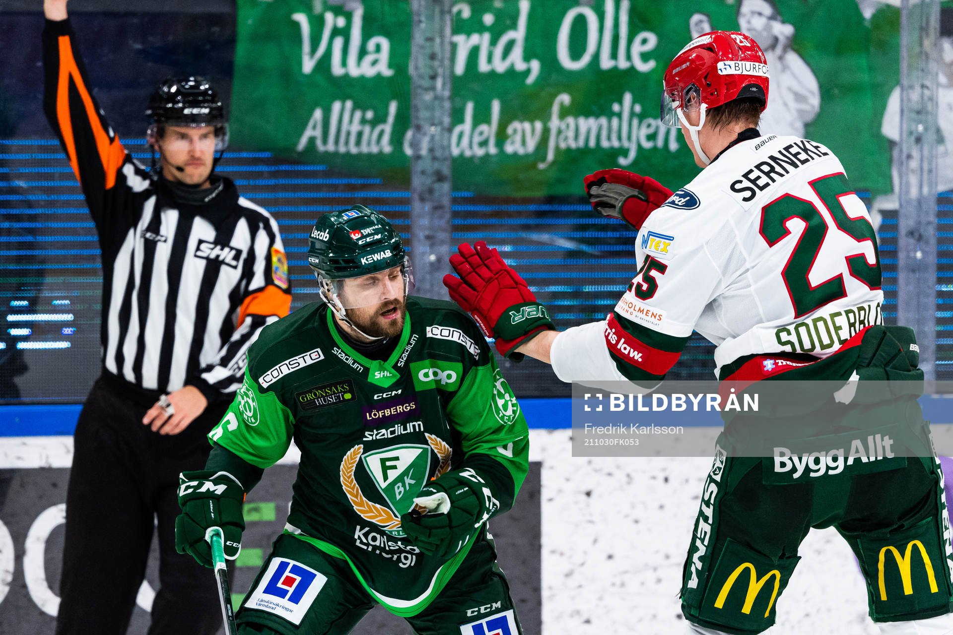 Färjestads Mikael Wikstrand och Frölundas Elmer Söderblom