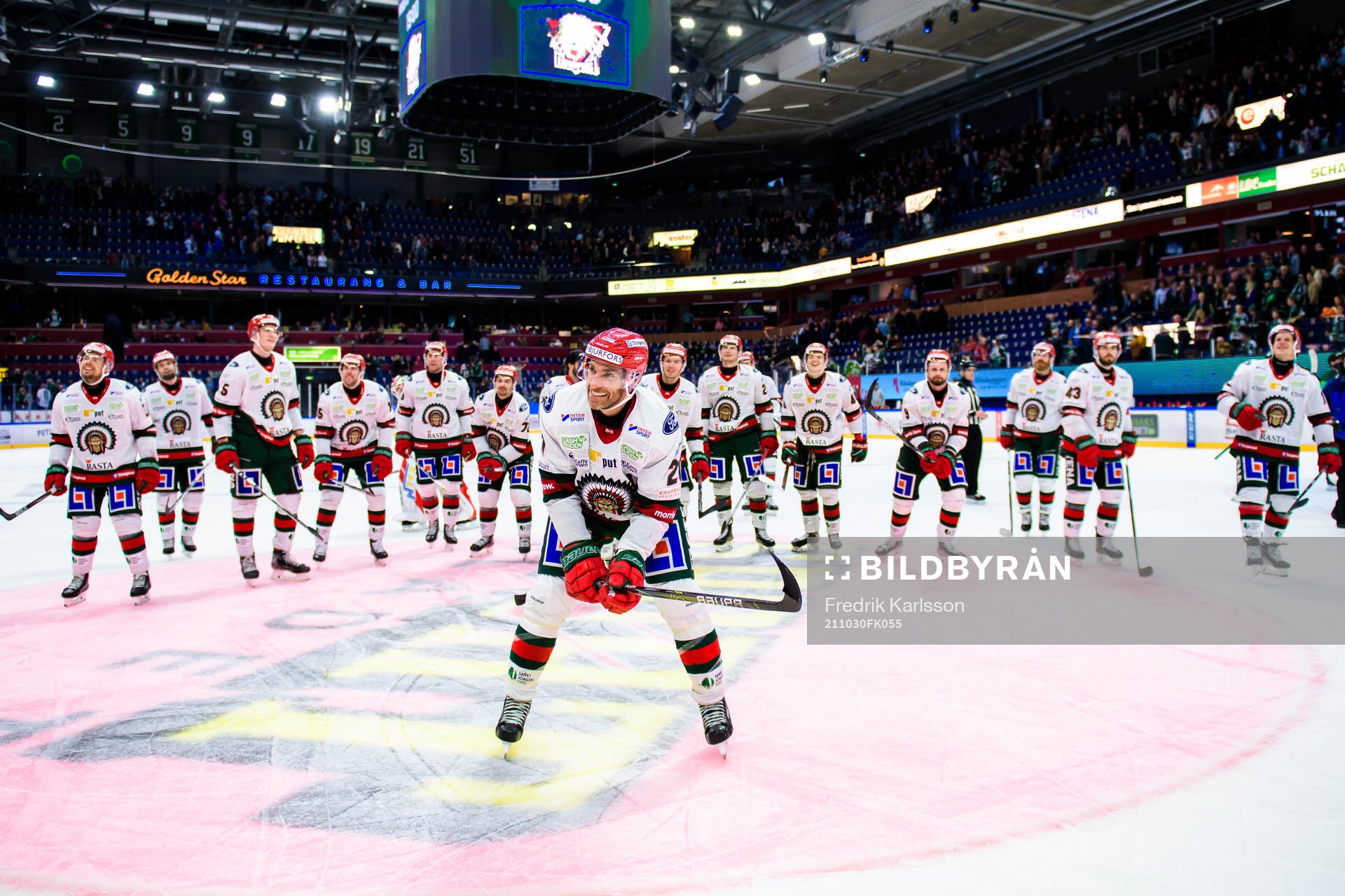 Frölundas Joel Lundqvist jublar med lagkamrater