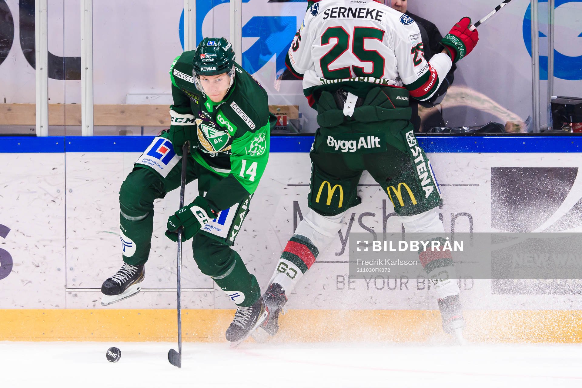 Färjestads Victor Ejdsell och Frölundas Elmer Söderblom