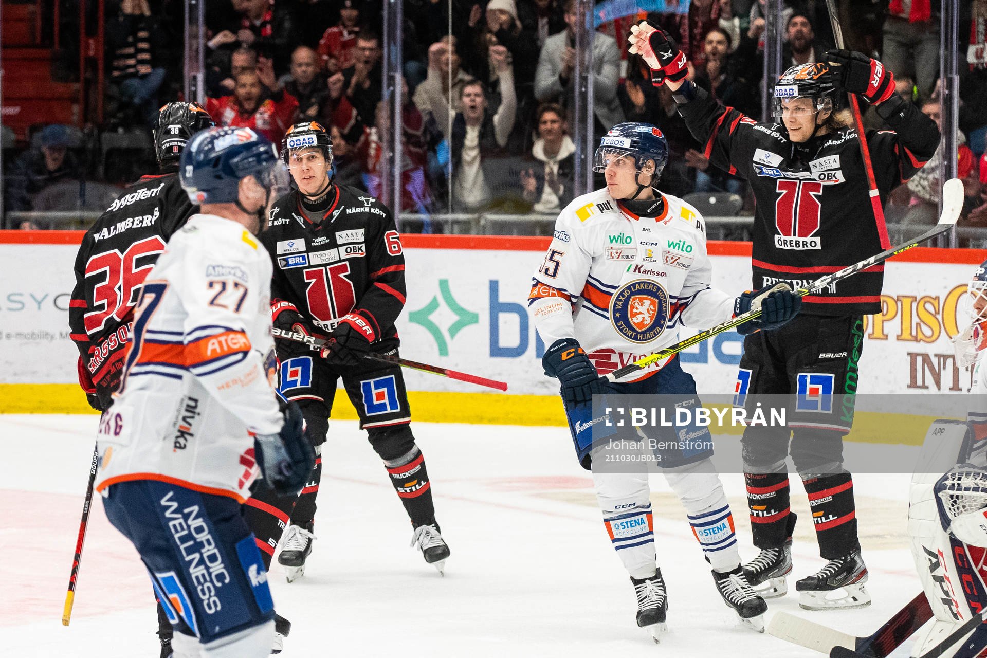 Örebros Emil Larsson jublar med Rodrigo Abolsefter att han