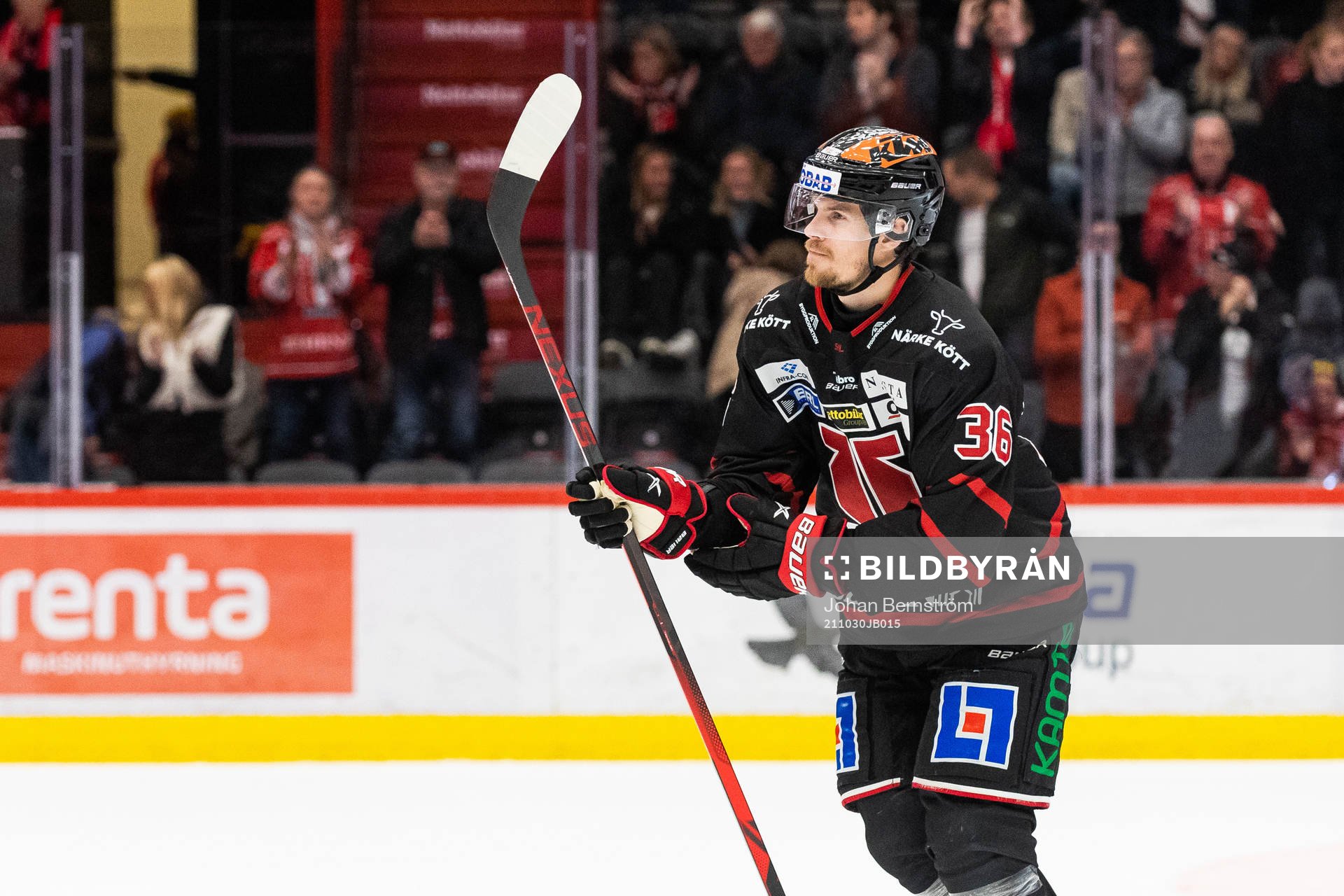 Örebros Emil Larsson jublar