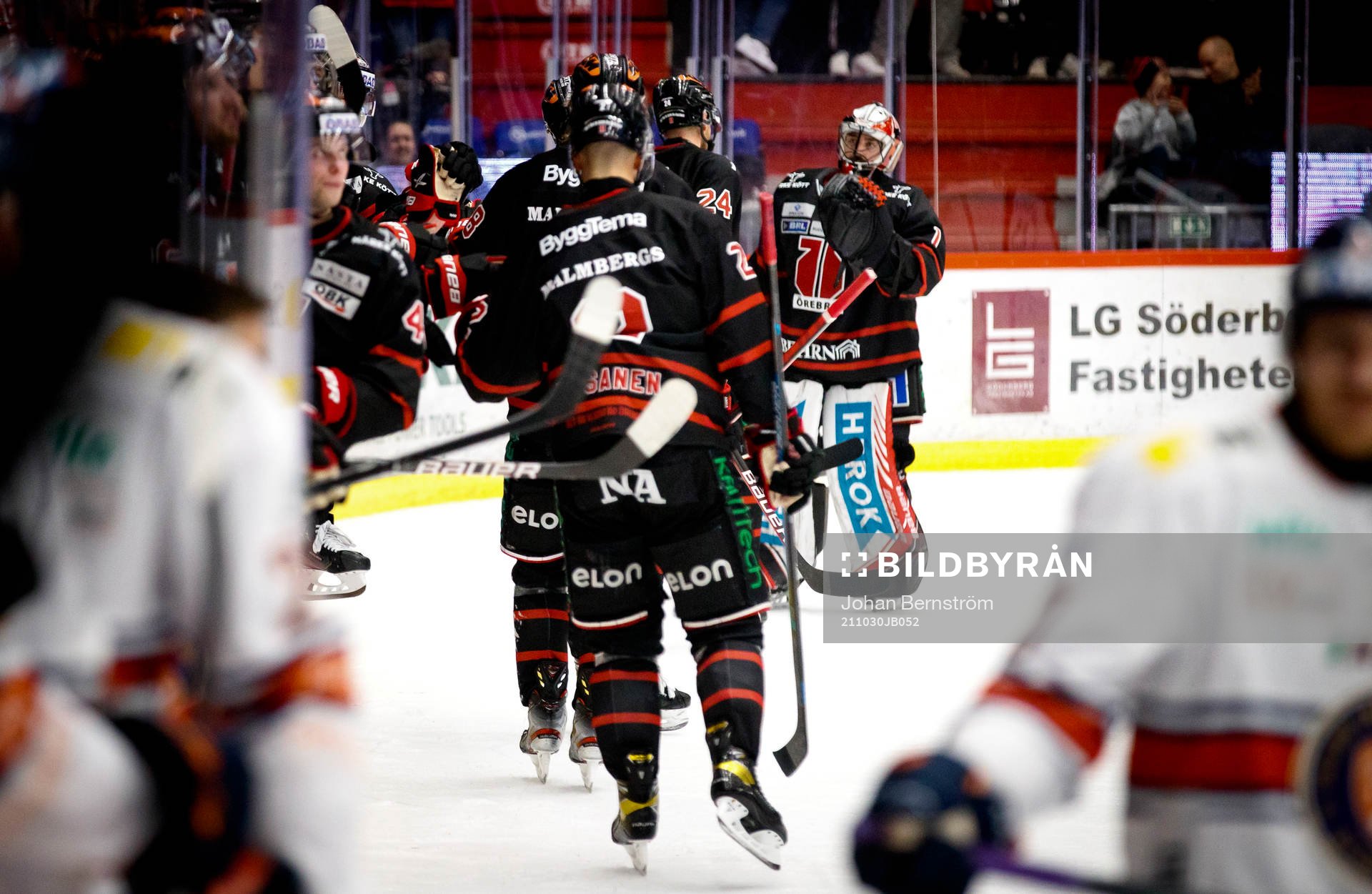 Örebros Jani Lajunen gör 3-1 och jublar målvakt Jhonas