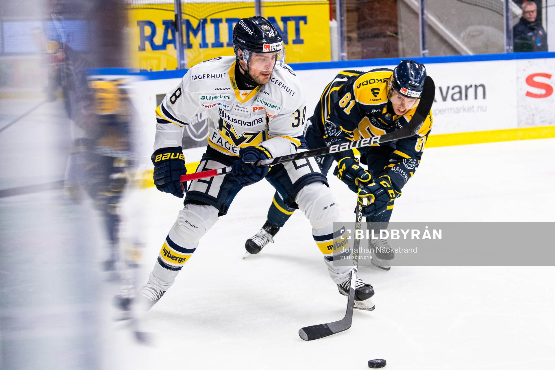 s Nichlas Torp och Södertäljes Emil Aronsson