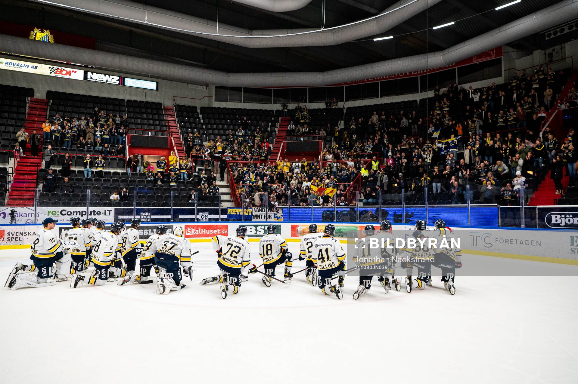 s spelare jublar med supportrar