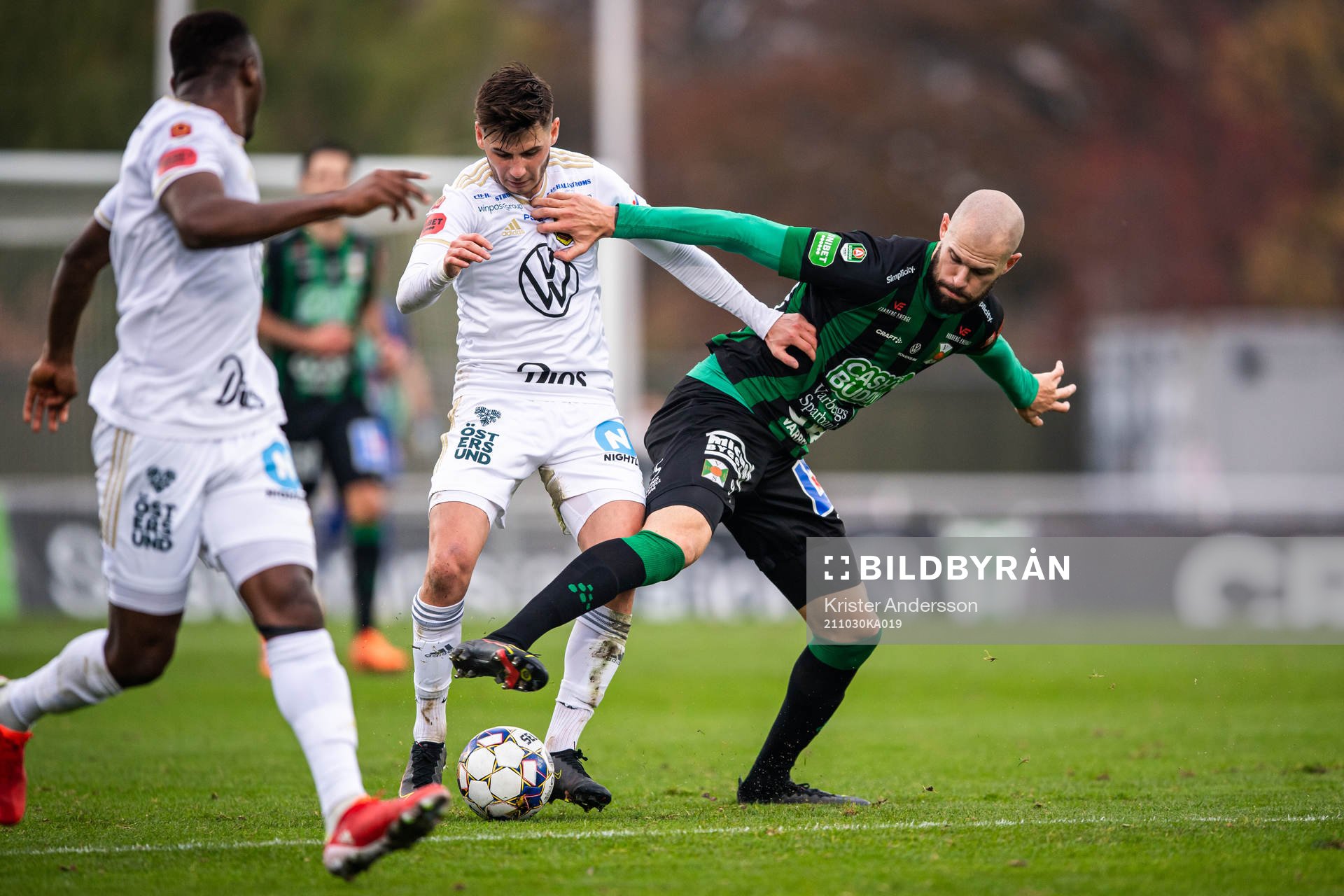 Östersunds Nikolas Dosis och Varbergs Robin Simovic