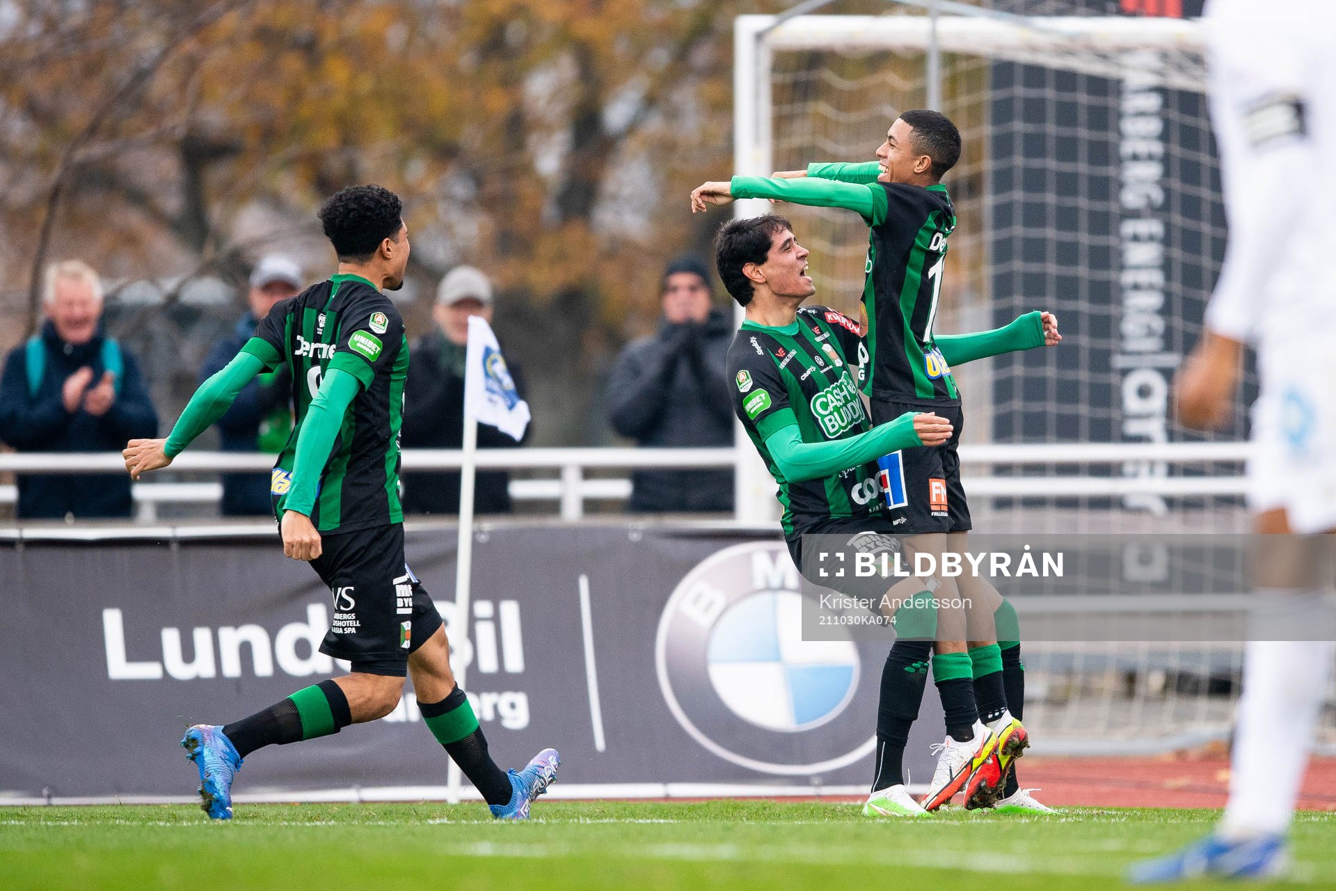 Varbergs Tashreeq Matthews jublar med Jean Carlos De Brito