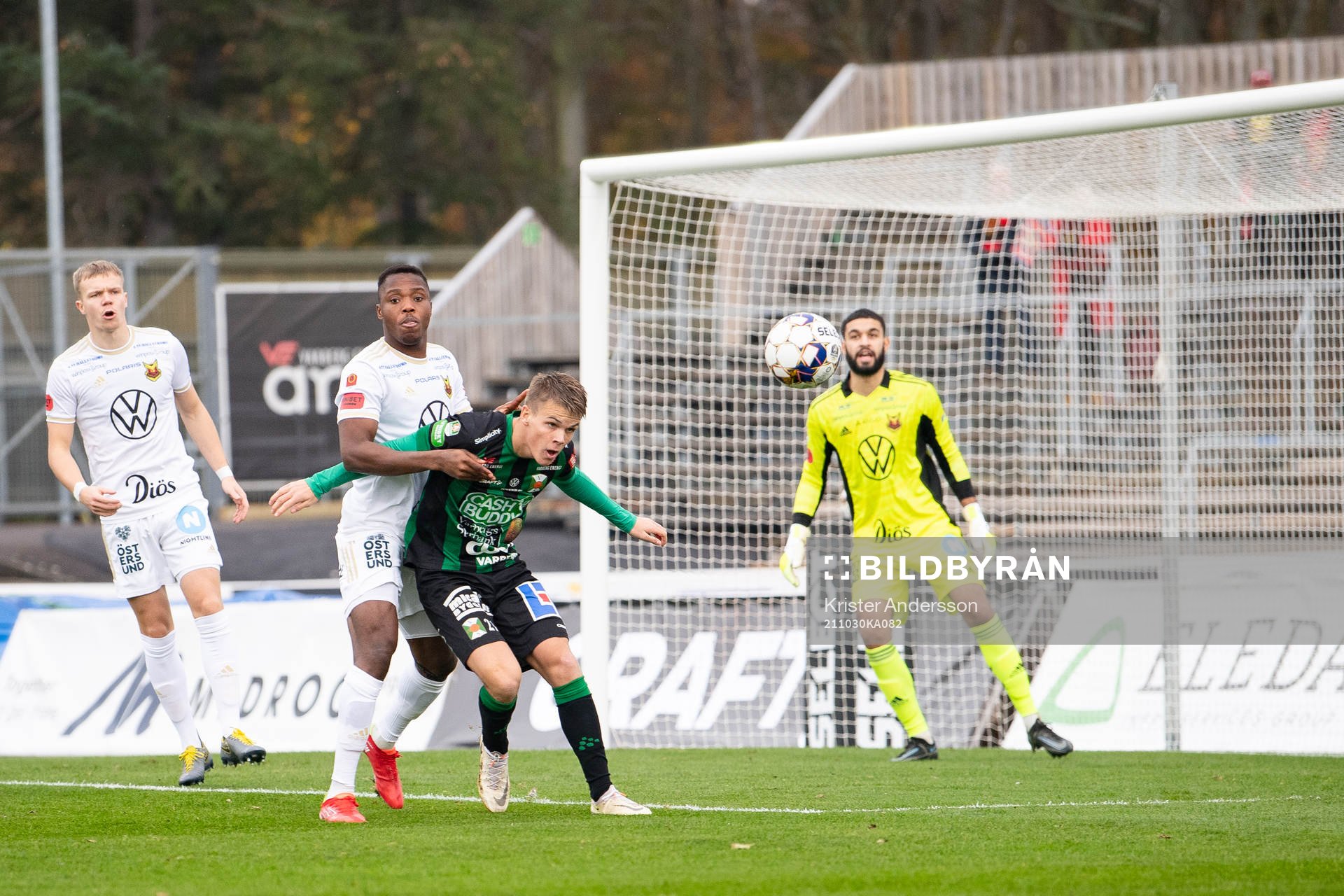 Östersunds Patrick Kpozo och Varbergs Victor Karlsson