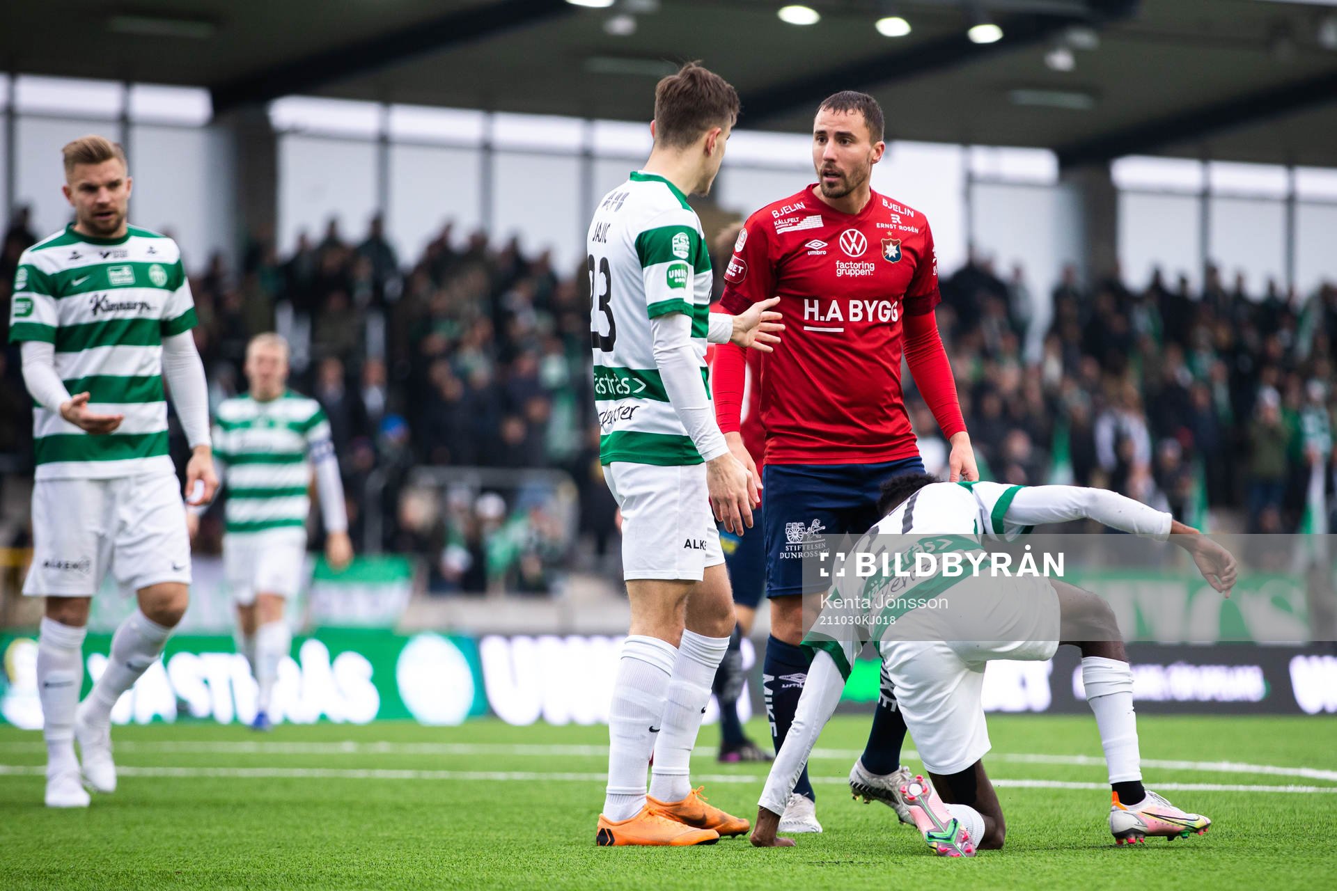 Västerås Dusan Jajic  och Örgrytes Jonathan Azulay