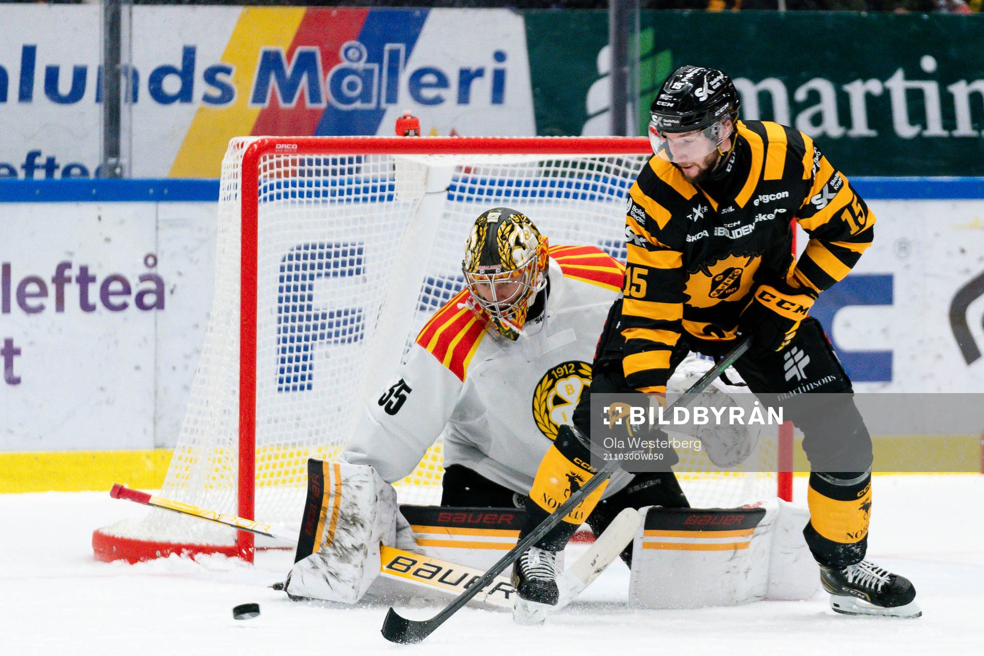 Brynäs målvakt Veini Vehviläinen och Skellefteås Melker