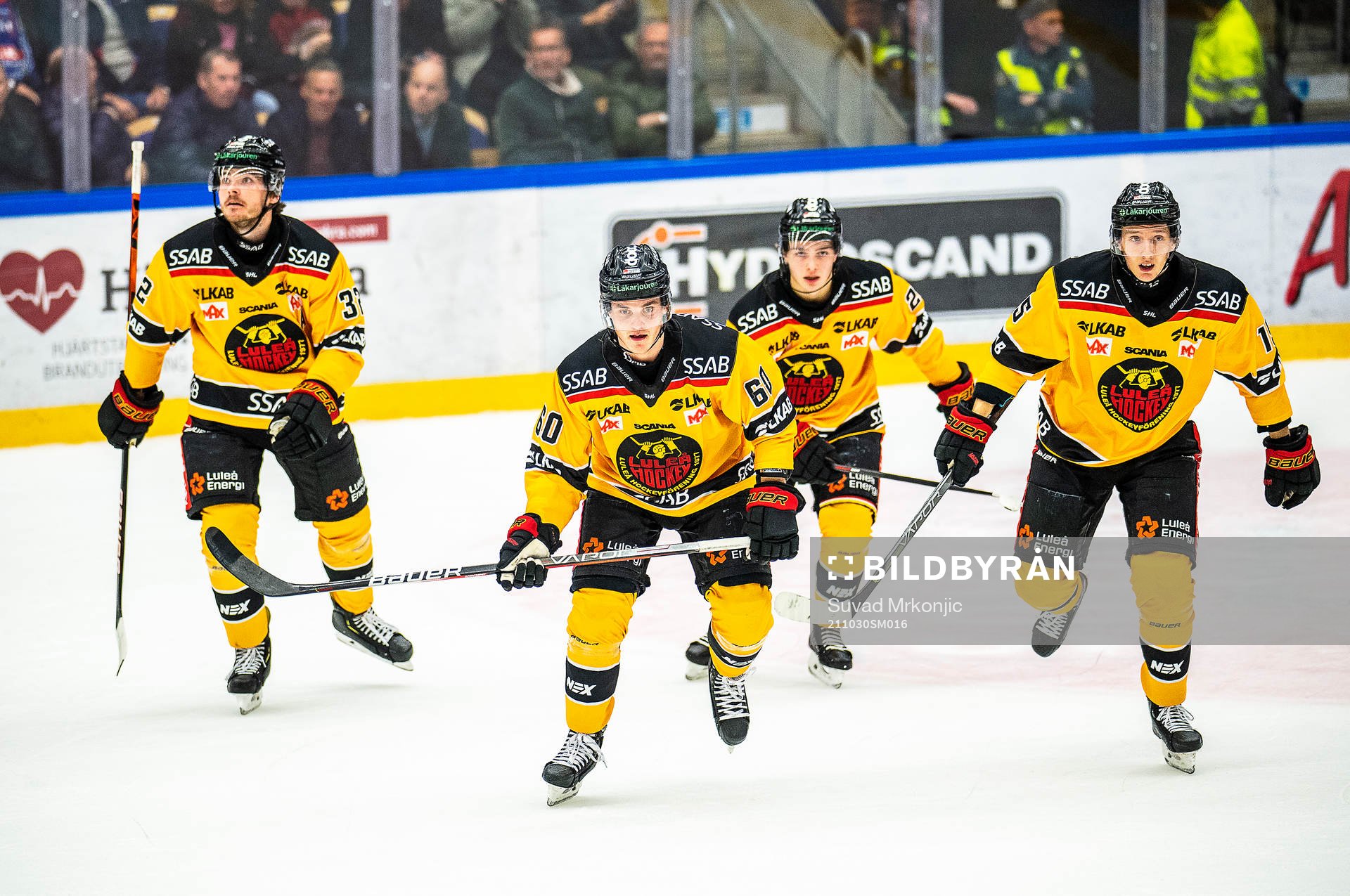 Luleås Julius Honka jublar med lagkamrater