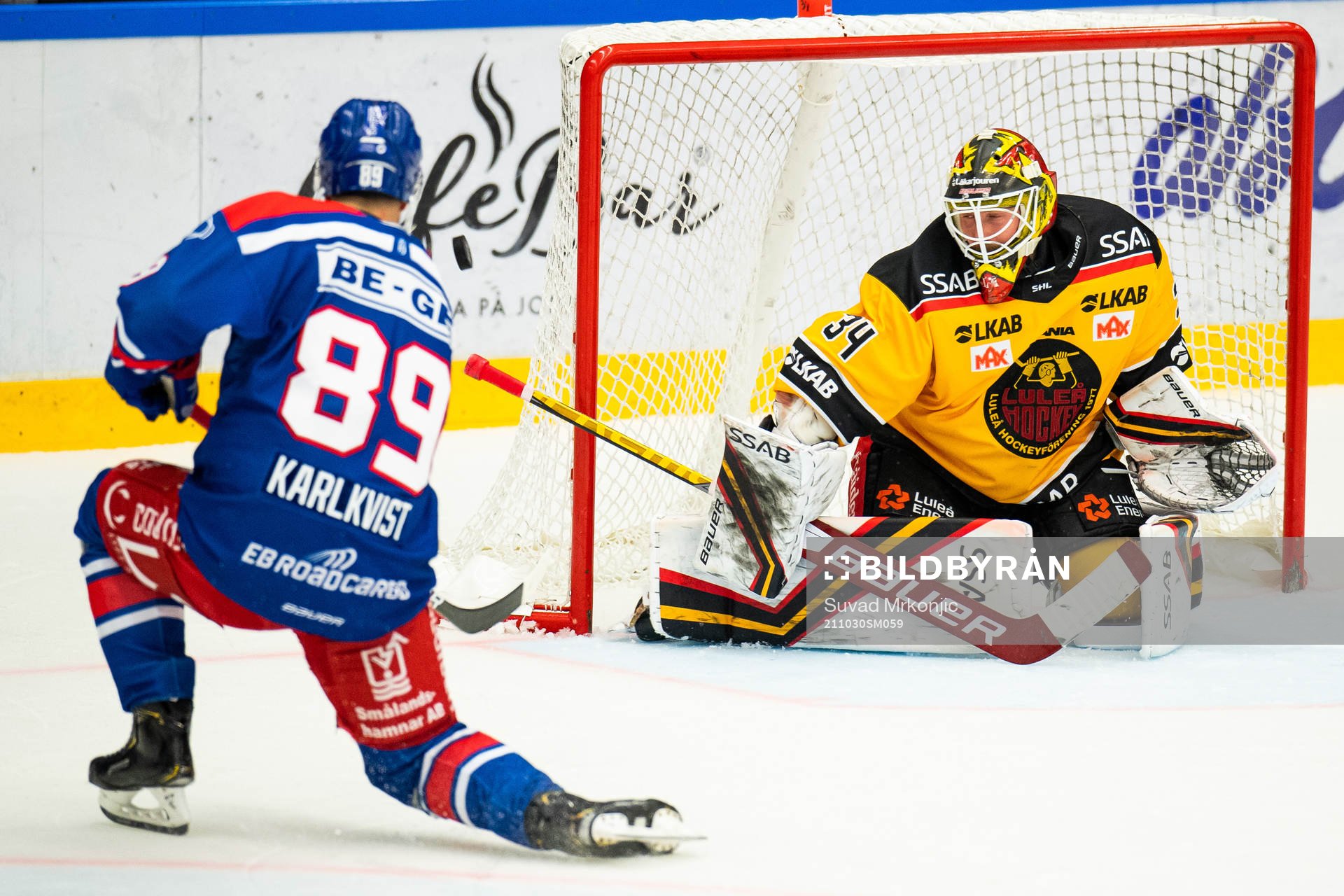 Oskarshamns Patrik Karlkvist och Luleås målvakt Joel