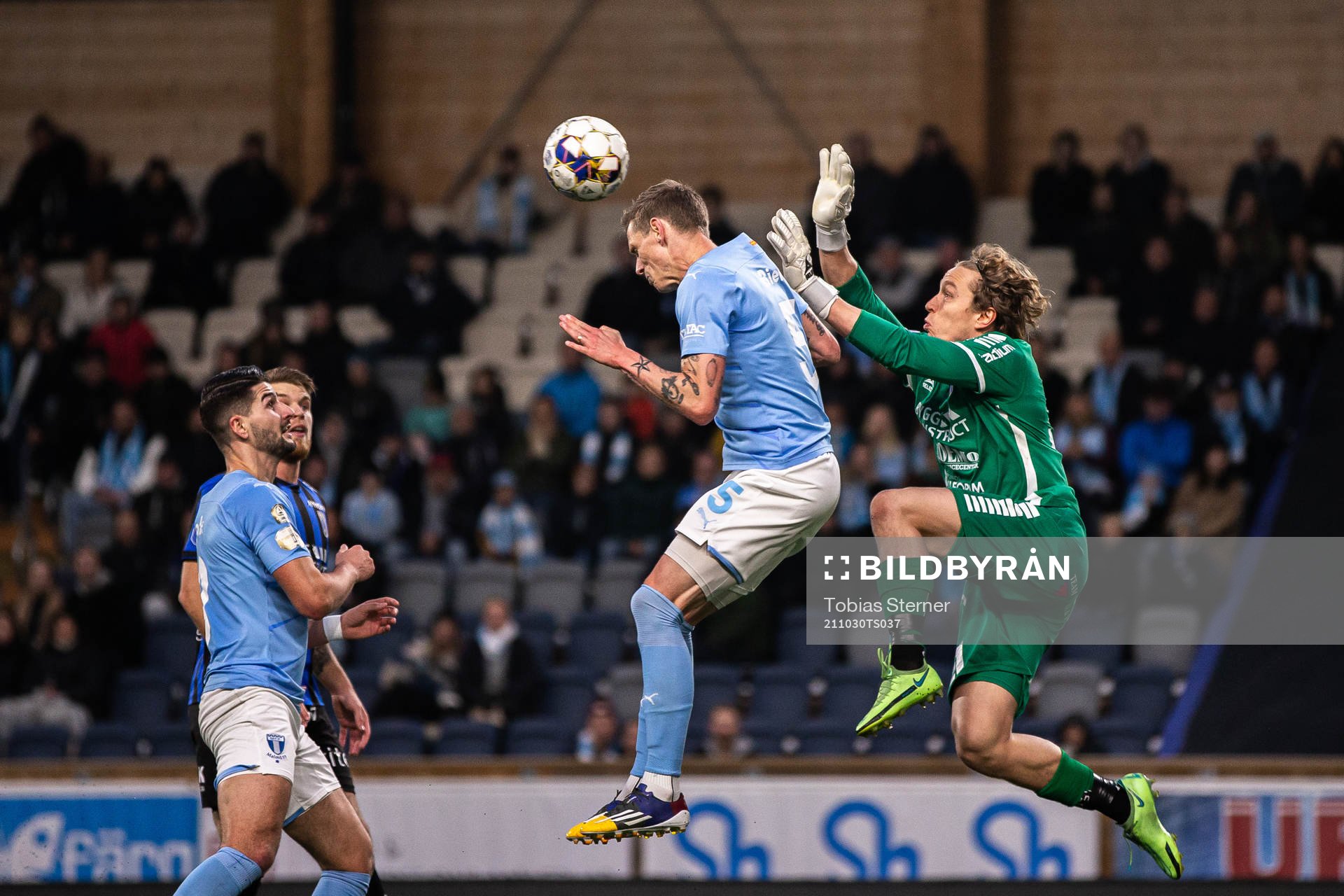 Malmö FFs Sören Rieks mot Sirius målvakt August Ahlin