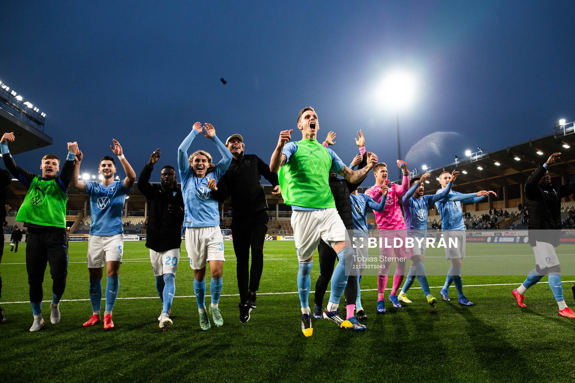 Malmö FFs Sören Rieks jublar med lagkamrater