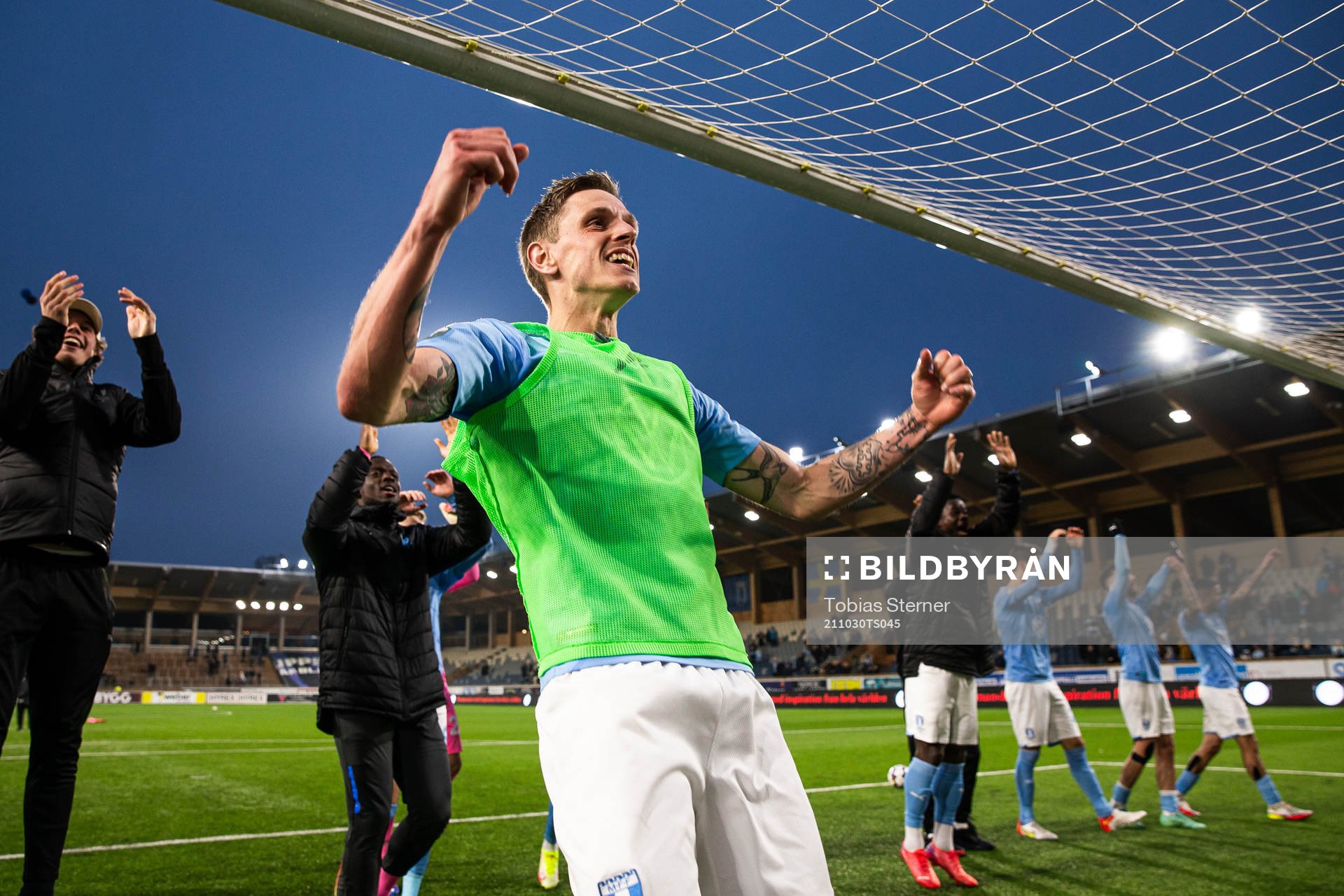 Malmö FFs Sören Rieks jublar med lagkamrater