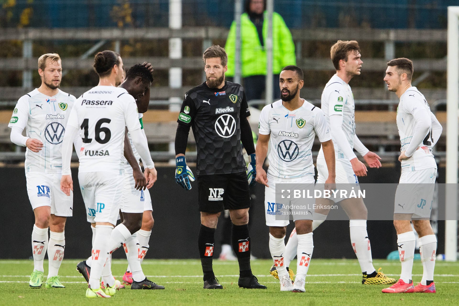 Jönköpings Sebastian Crona, målvakt Frank Pettersson och