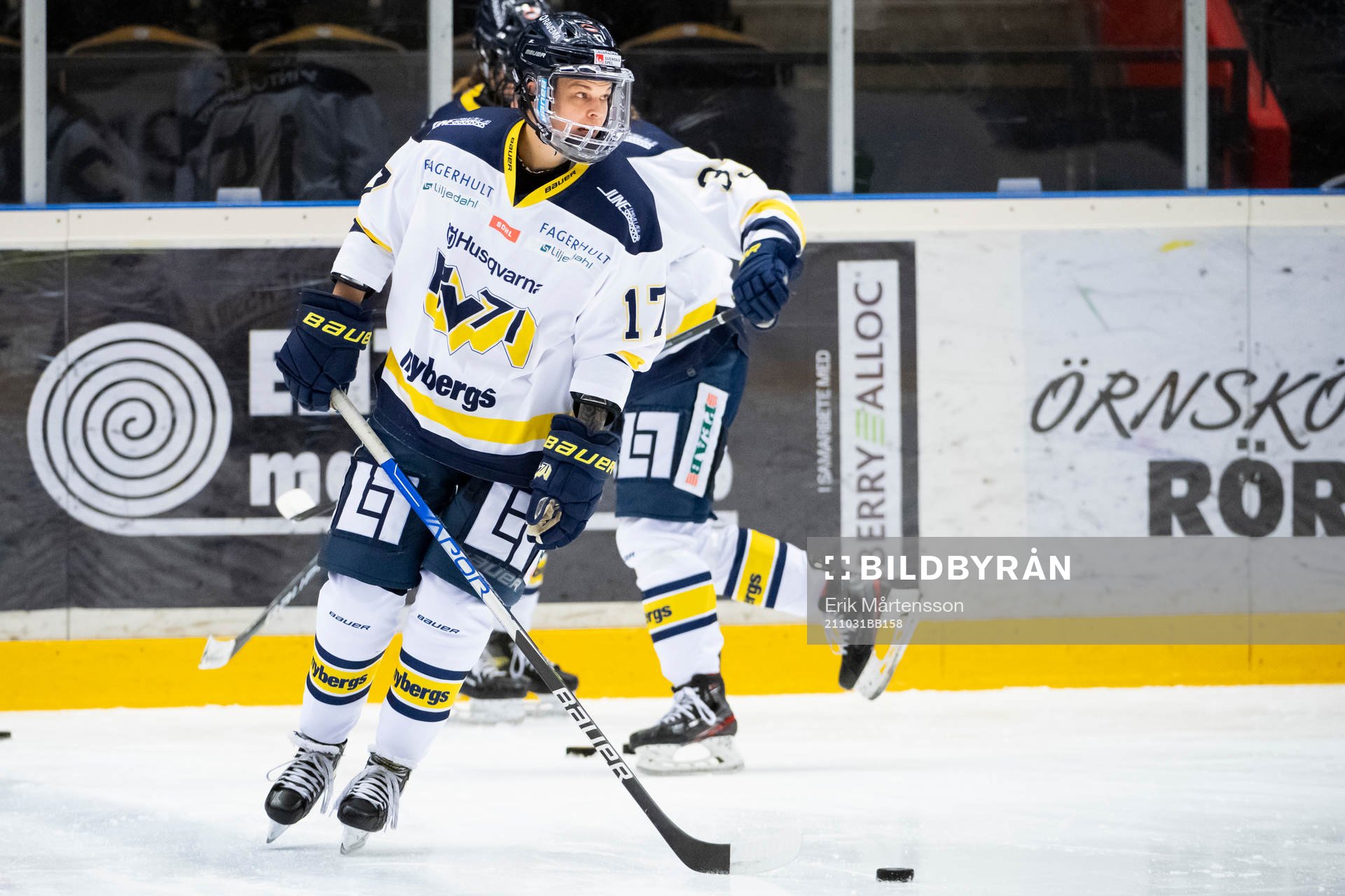 s Danielle Stone värmer upp