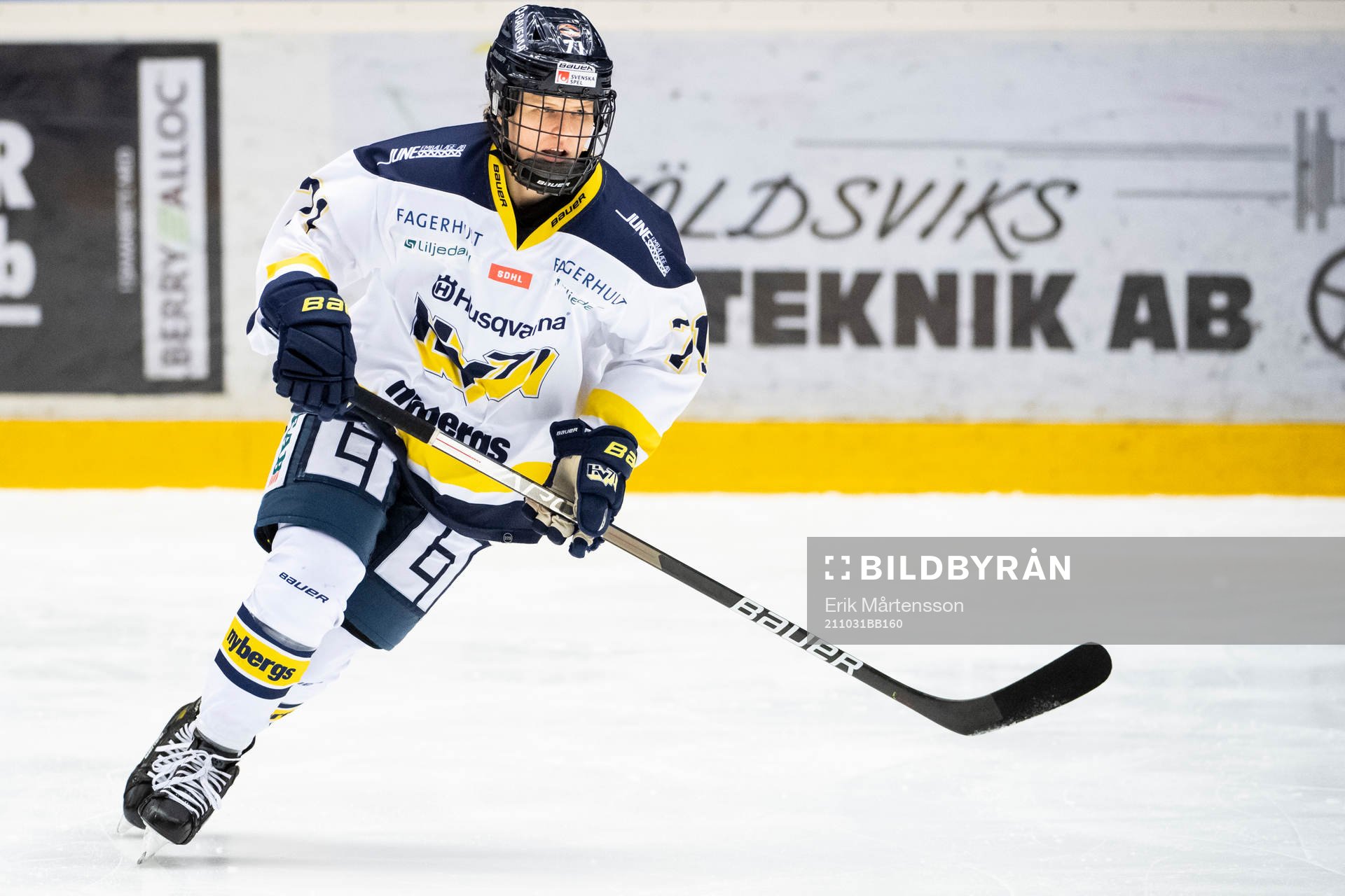 s Nicoline Jensen värmer upp
