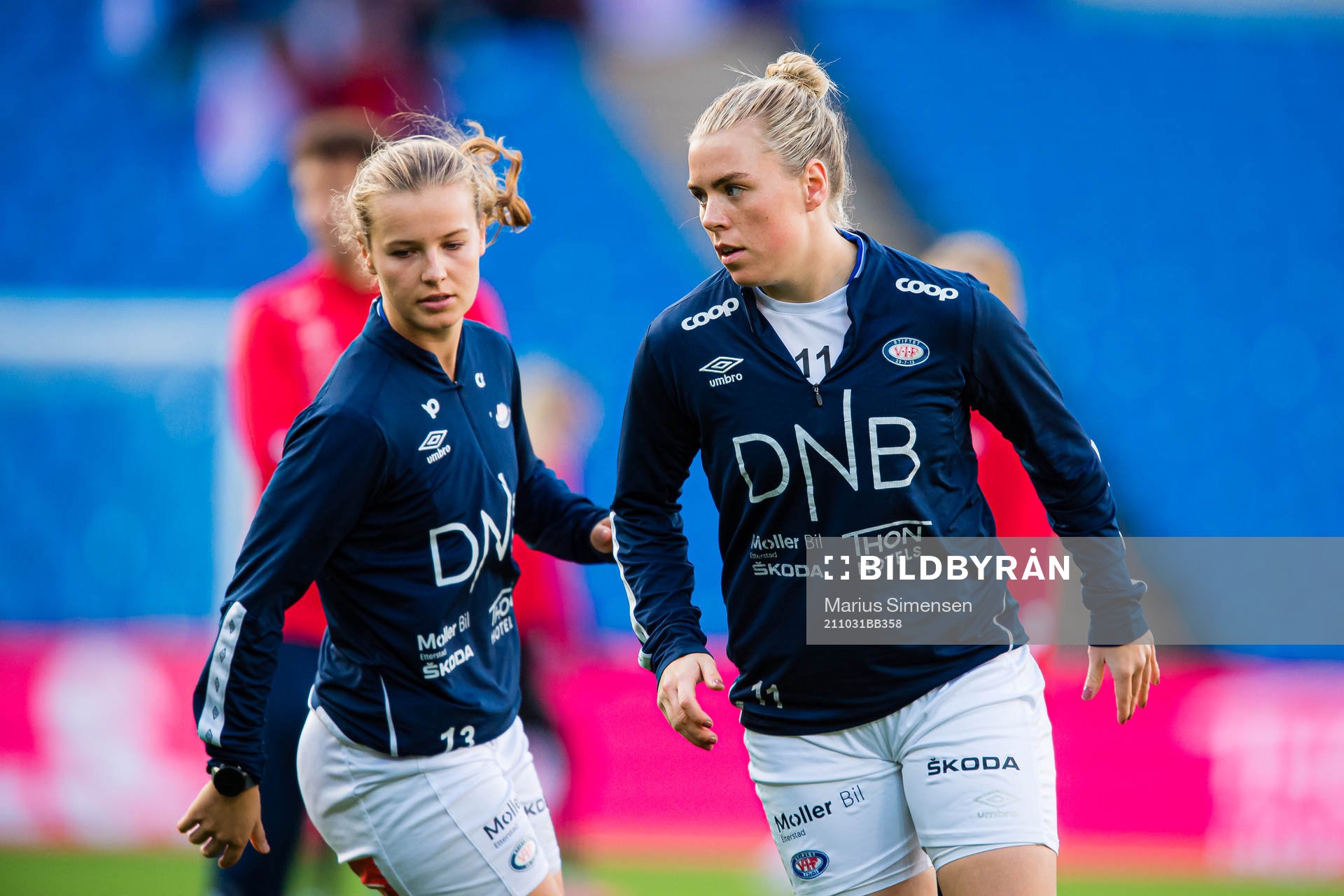 Ingibjörg Sigurdardottir of Vålerenga warms up