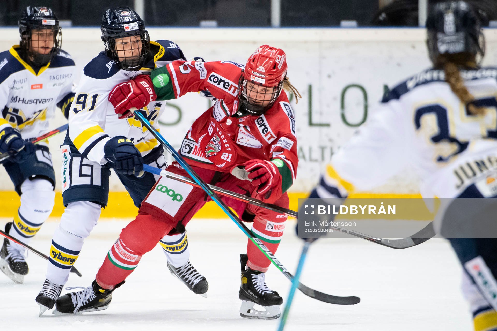 s Kajsa Armborg och Modos Daniela Pejsova