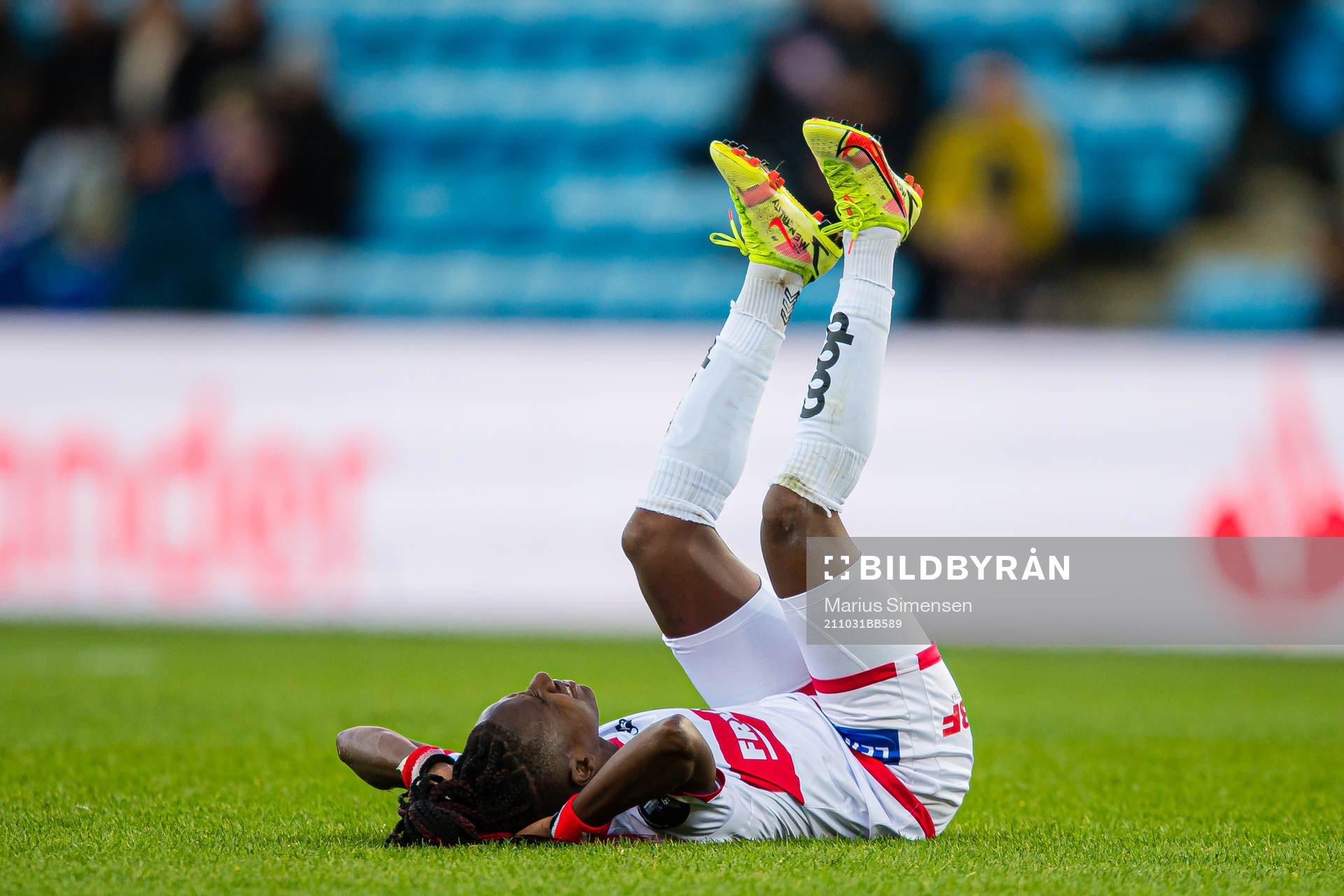 Kennya Kinda Esther Cordner of Sandviken in pain