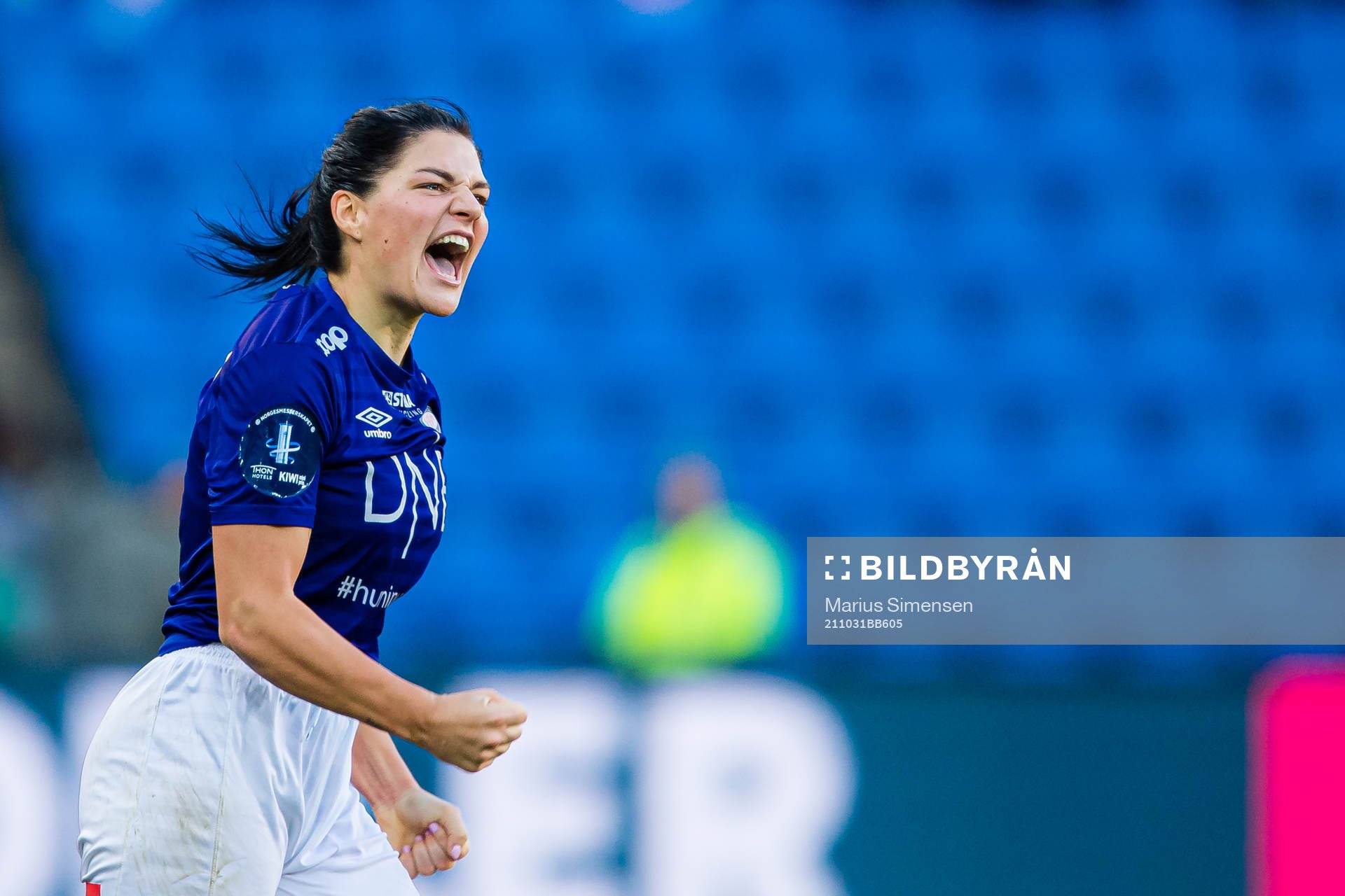 Dejana Stefanovic of Vålerenga celebrates