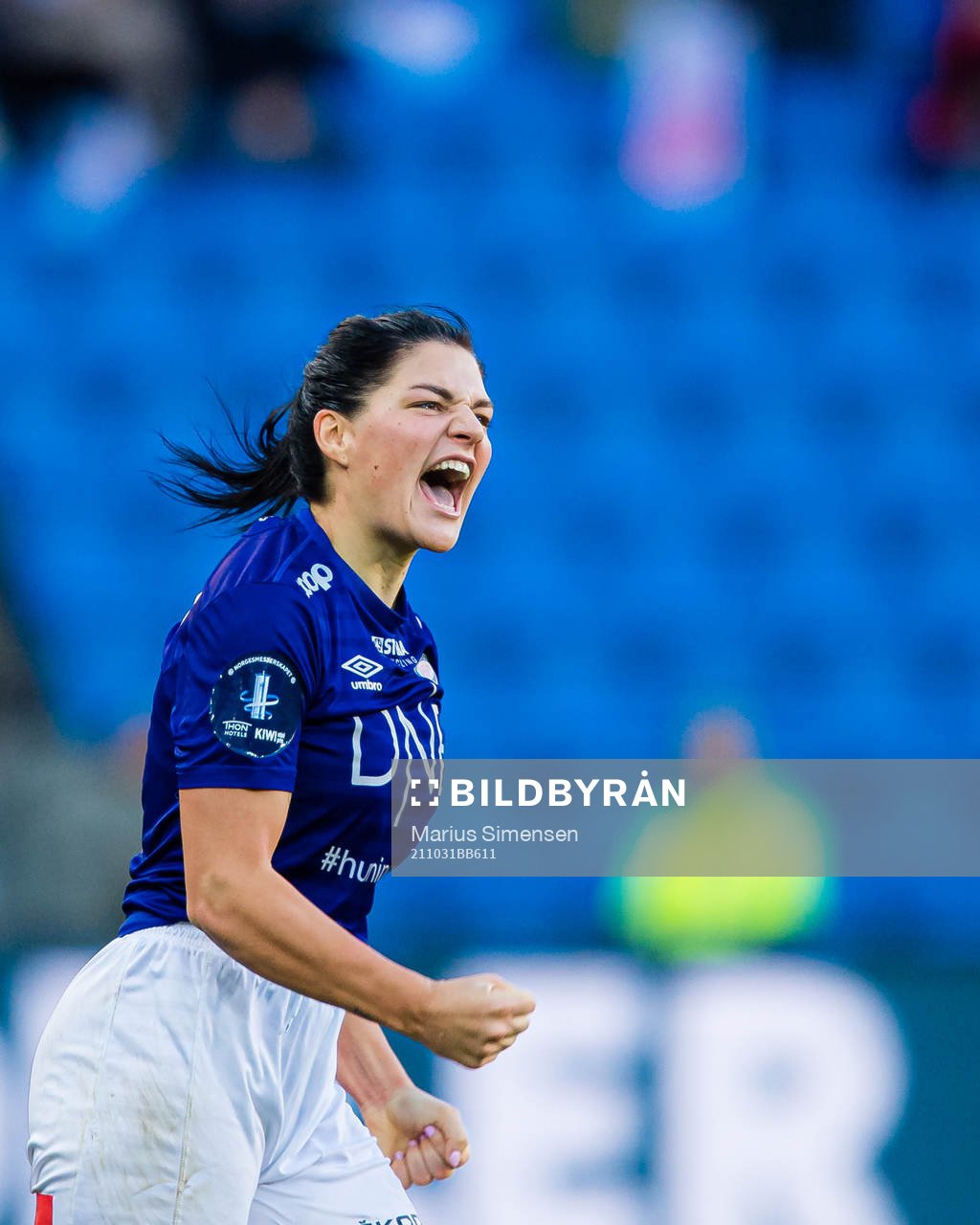 Dejana Stefanovic of Vålerenga celebrates