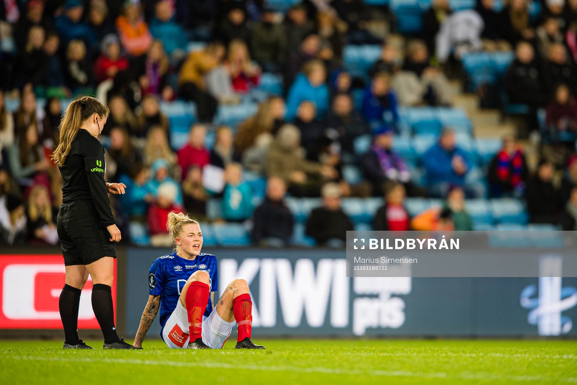 Marie Dølvik Markussen of Vålerenga in pain