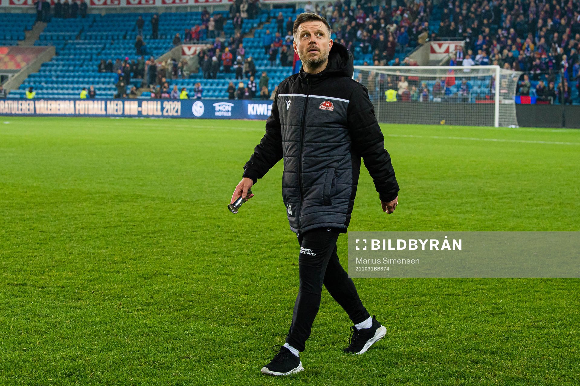Alexander Straus, head coach of Sandviken, looks dejected