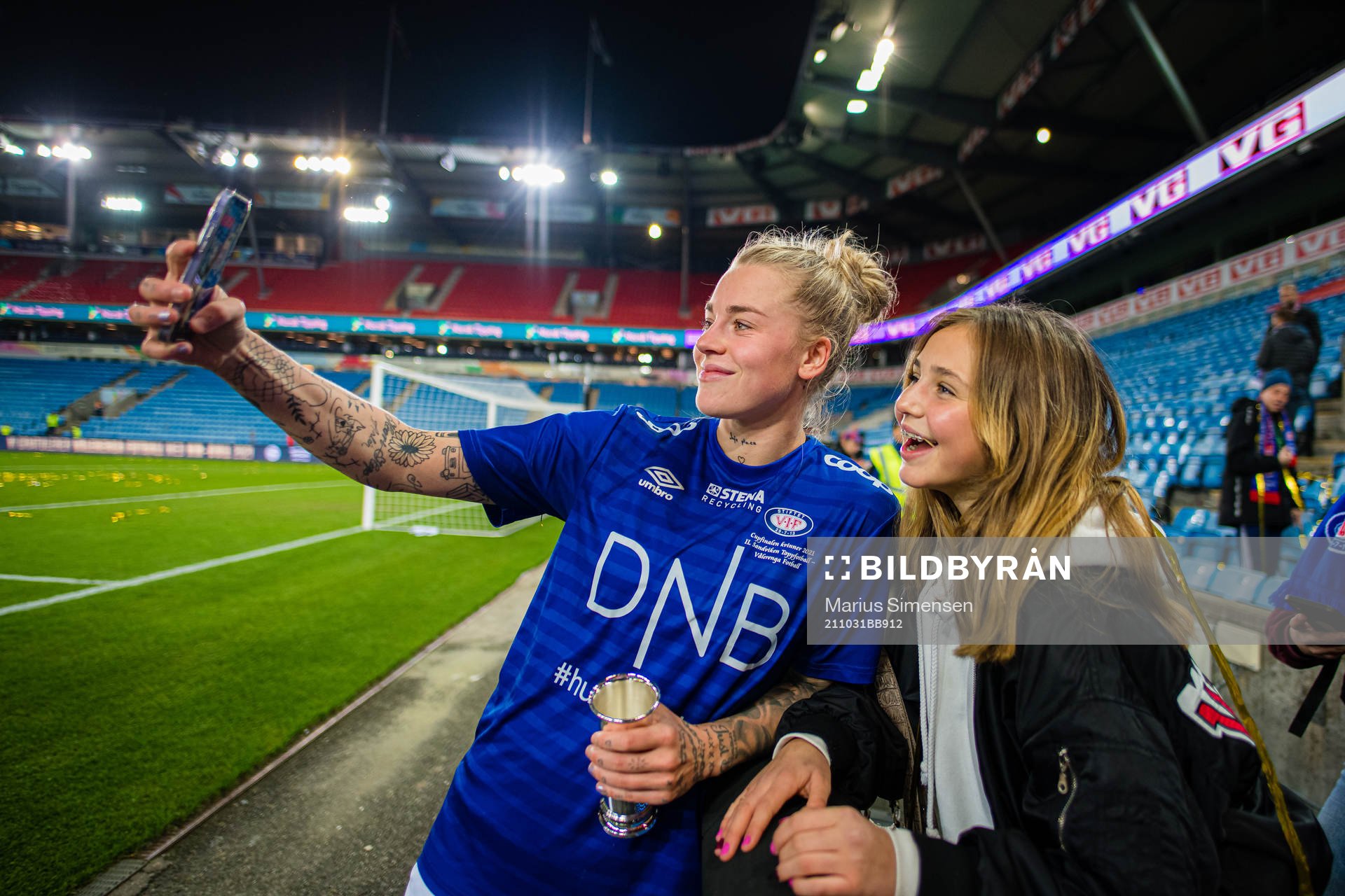 Marie Dølvik Markussen of Vålerenga taking a selfie with