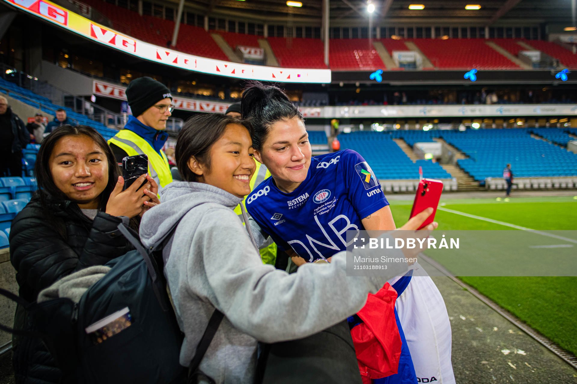 Dejana Stefanovic of Vålerenga taking a selfie with a fan