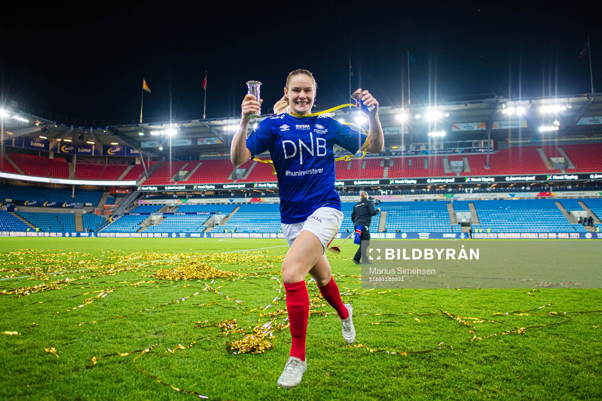 Andrine Tomter of Vålerenga celebrates