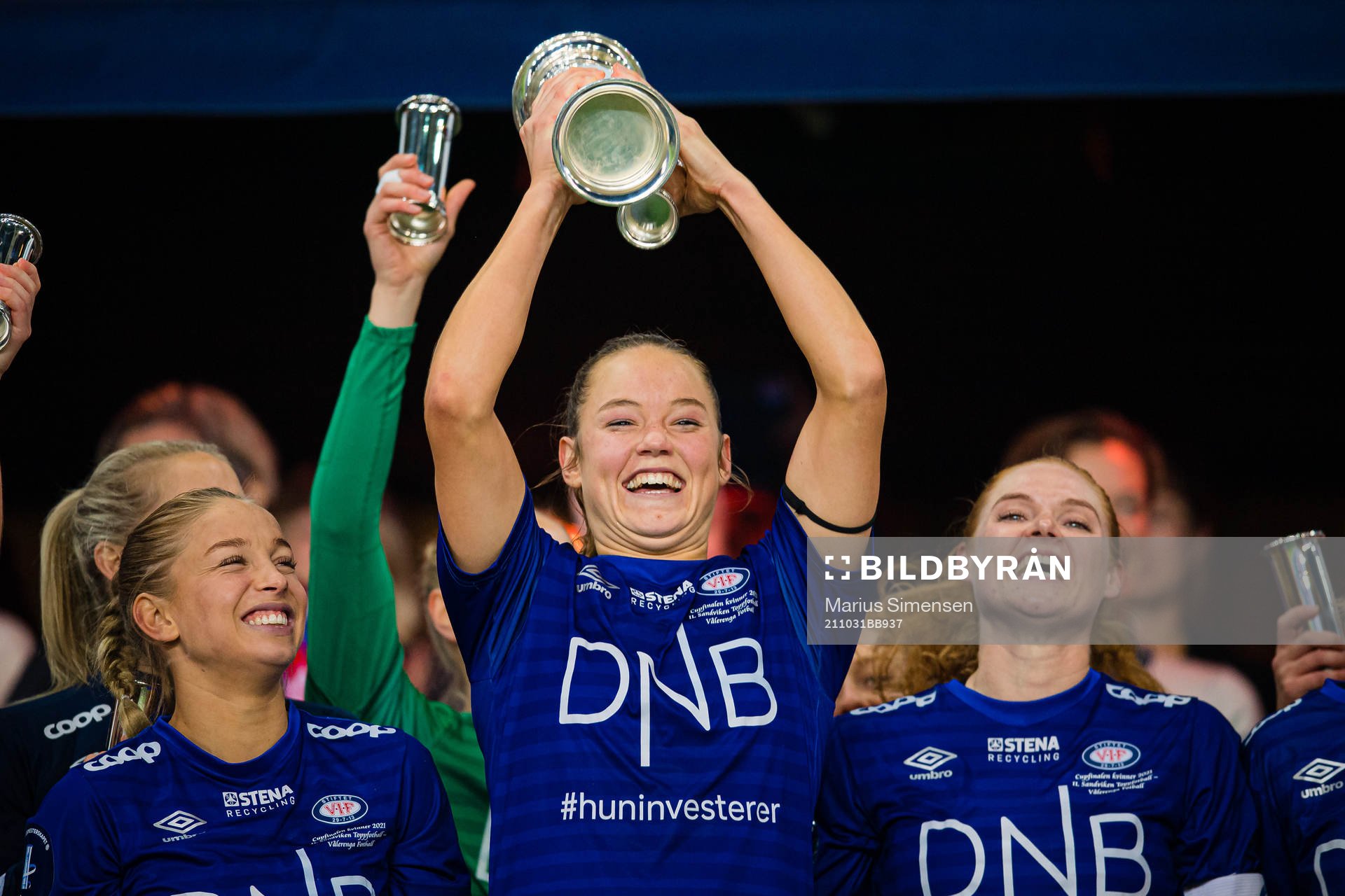 Janni Bøgild Thomsen of Vålerenga celebrates with the