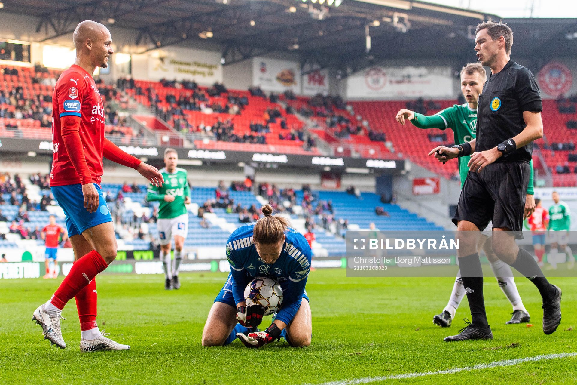 Brages målvakt Adrian Engdahl har ont