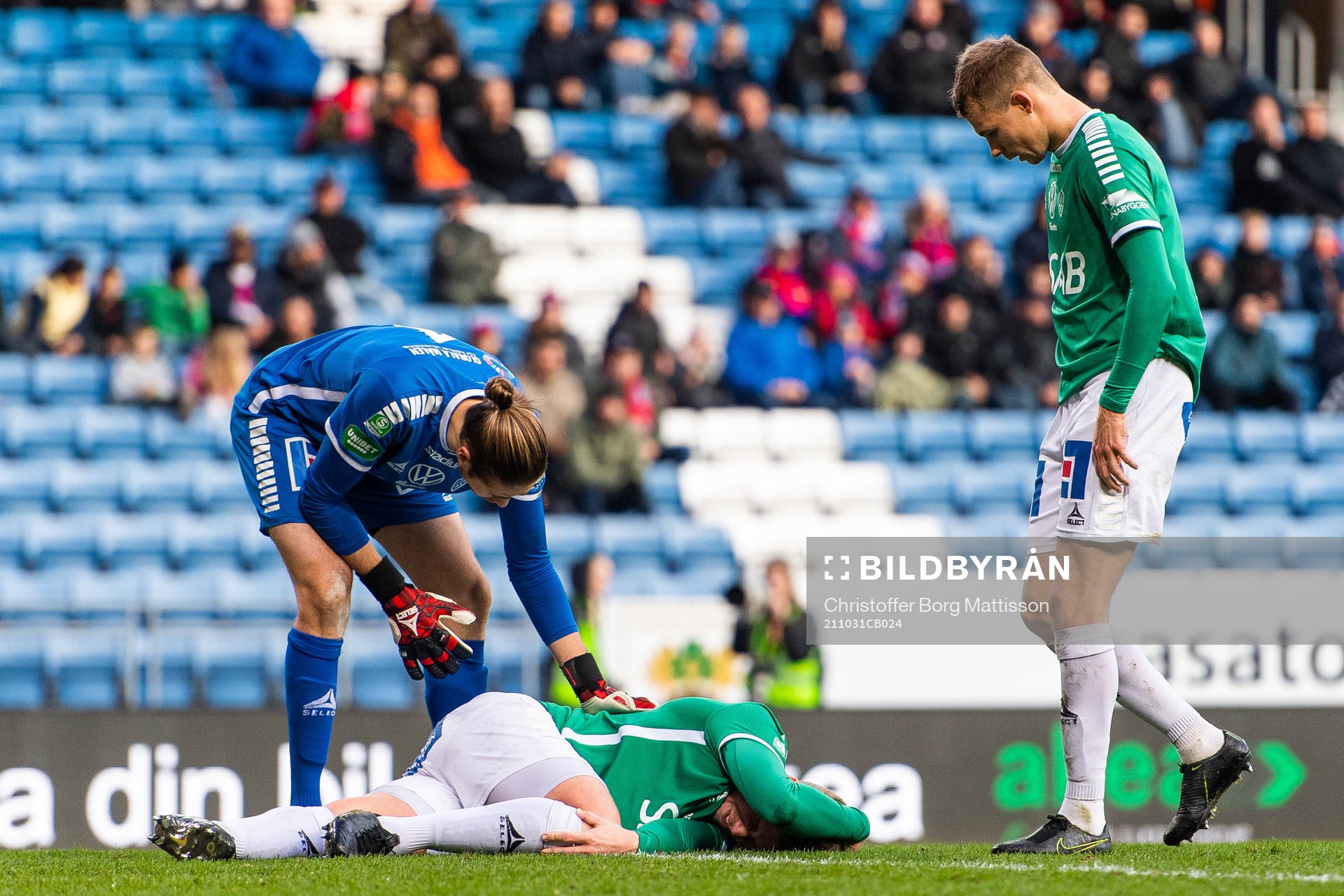 Brages Mattias Liljestrand har ont och ses om av målvakt