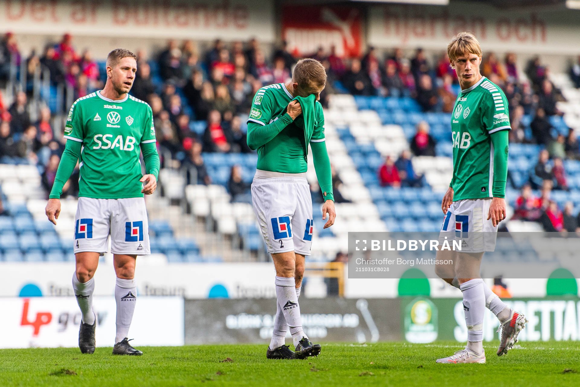 Brages Mattias Liljestrand, Alexander Zetterström och Pontus Hindrikes Bergström under fotbollsmatchen i Superettan mellan Helsingborg och Brage den 31 oktober 2021 i Helsingborg.