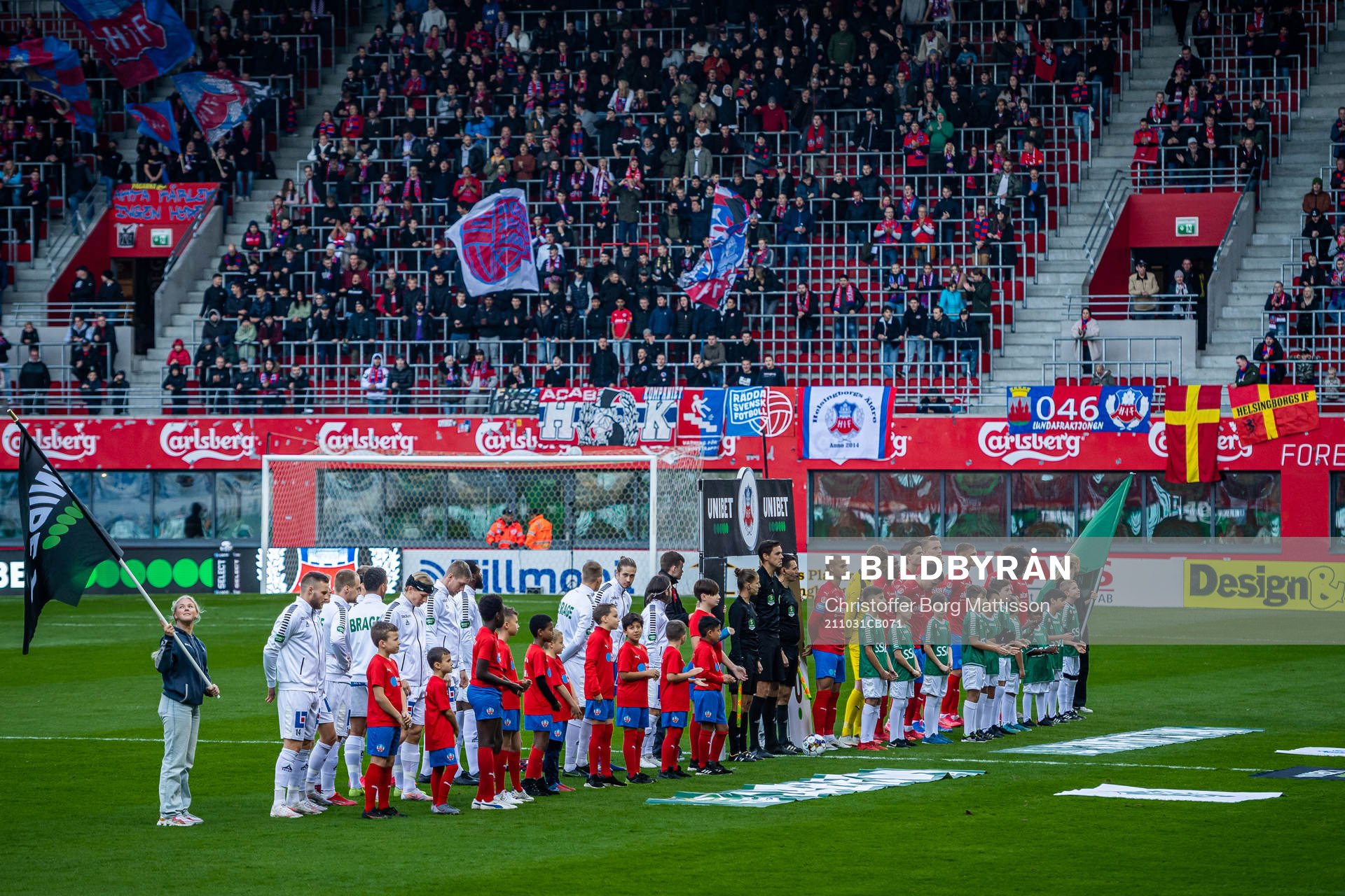 Helsingborgs och Brages spelare gör entré framför