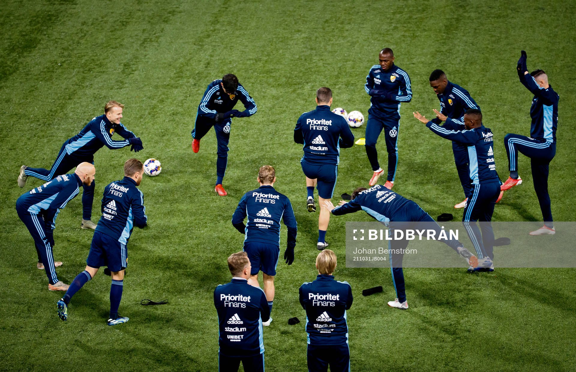 Djurgårdensspelare värmer upp