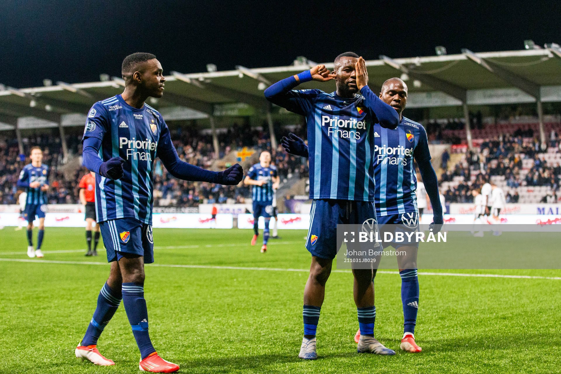 Djurgårdens Emmanuel Banda jublar