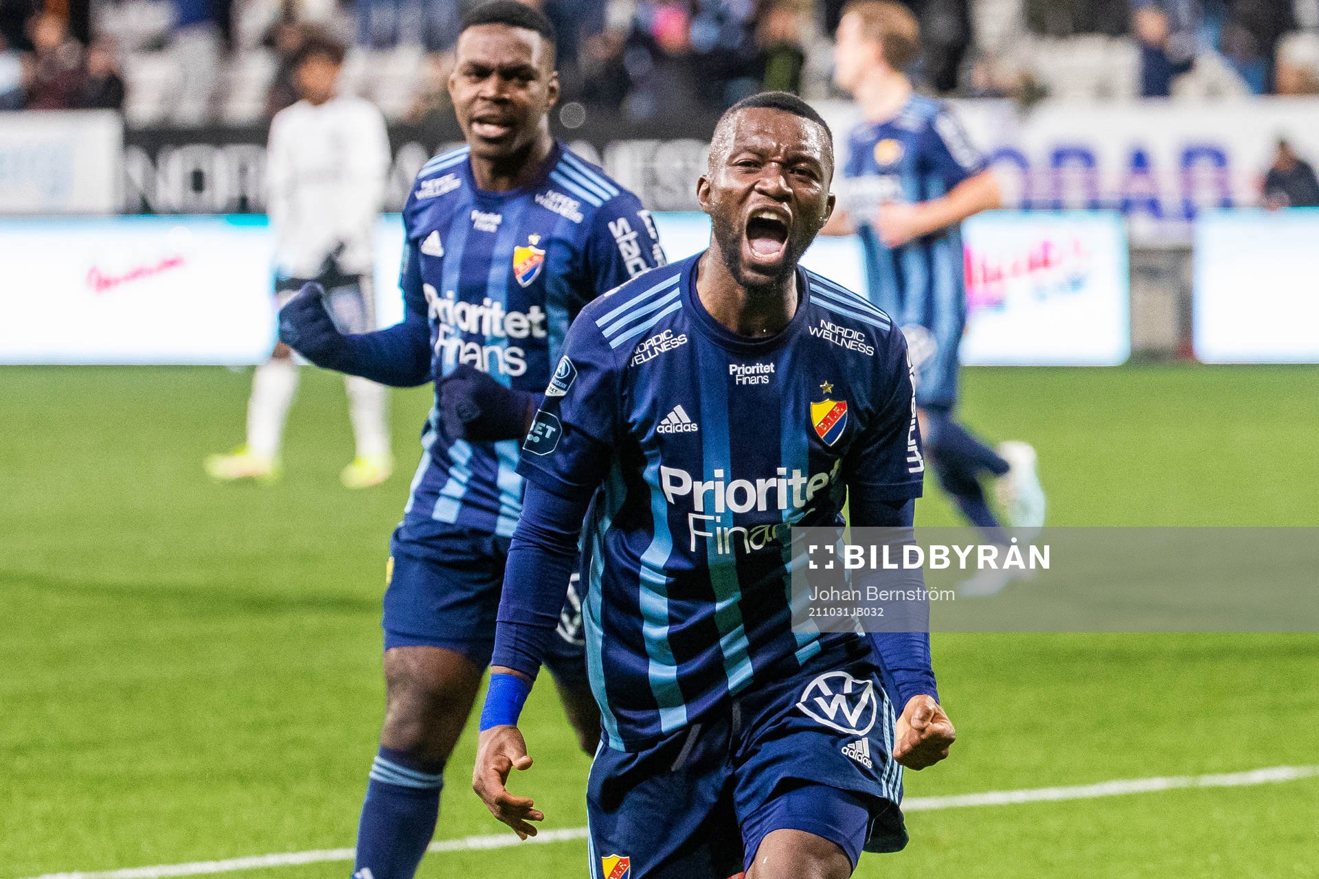 Djurgårdens Emmanuel Banda jublar
